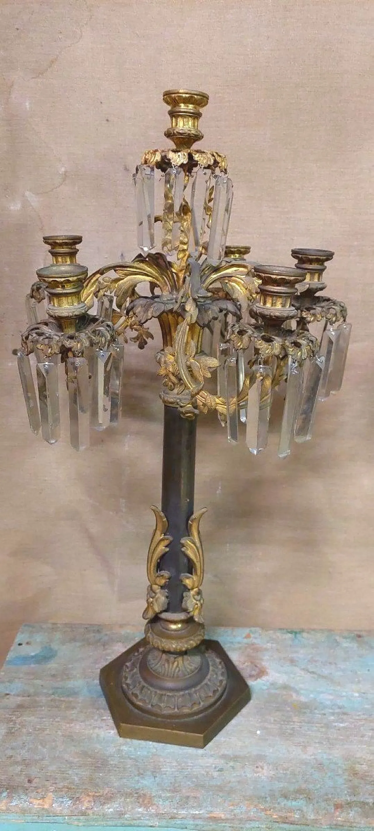 Coppia di candelieri a 6 luci in bronzo dorato, '800 2