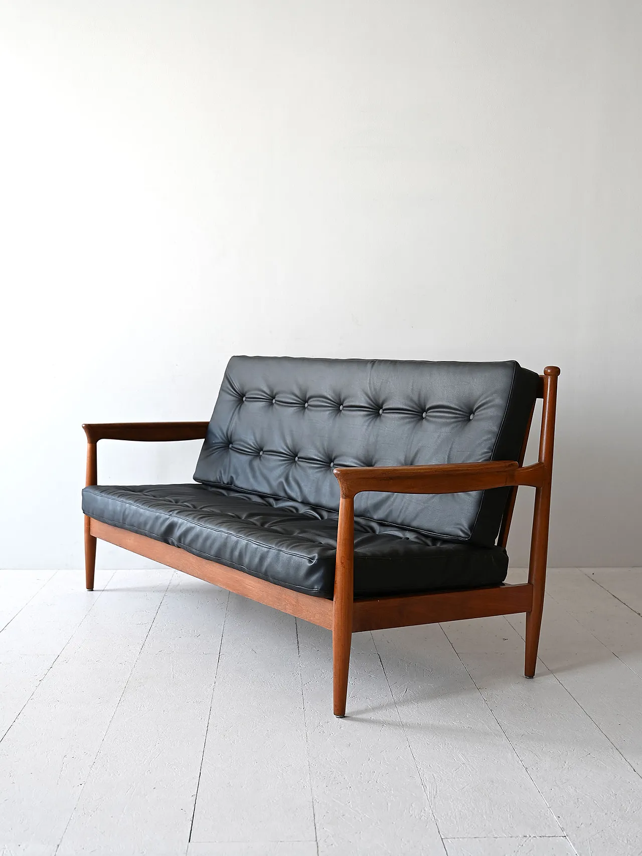 Divano scandinavo in similpelle nera 3