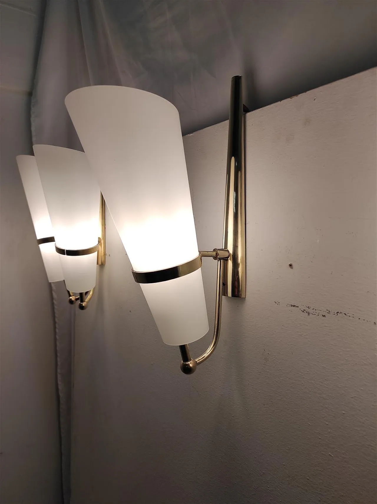 Set of 3 glass and brass sconces, 1950s 12