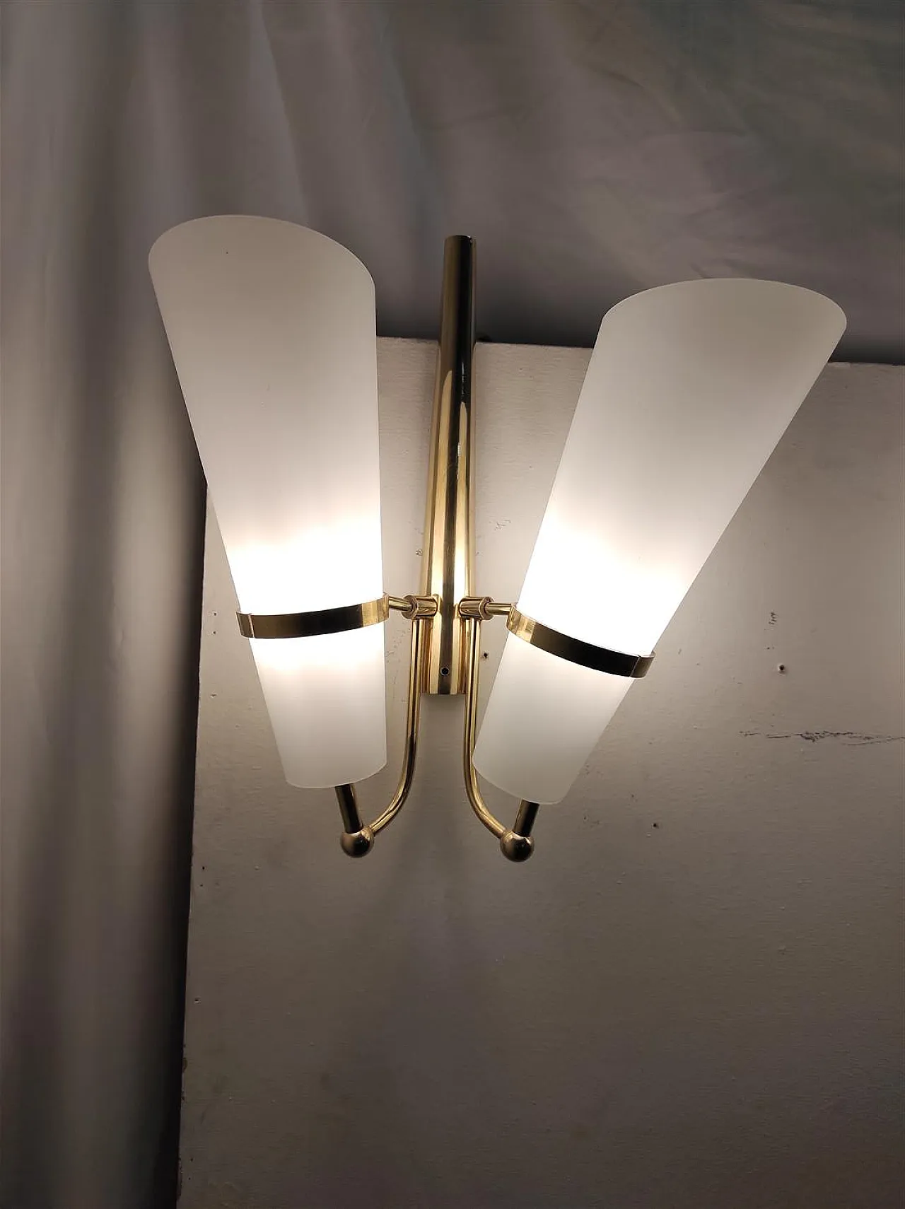 Set of 3 glass and brass sconces, 1950s 13