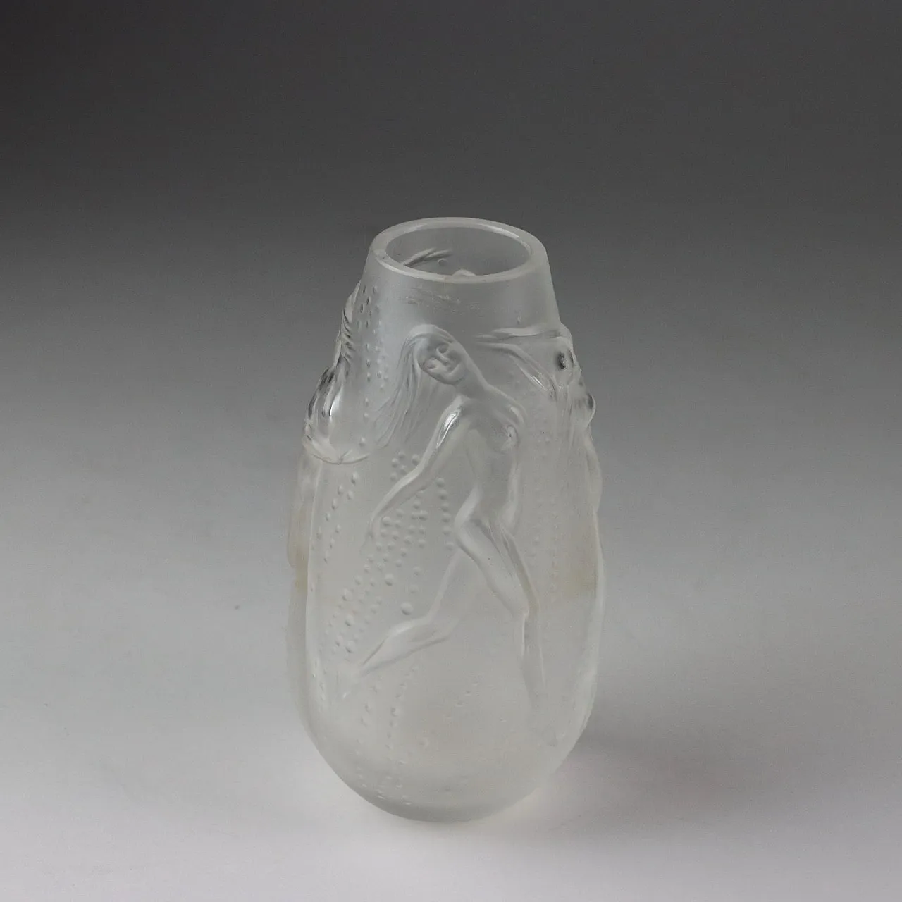 Lalique single-flower vase, Ninfe model, mid-19th century 1