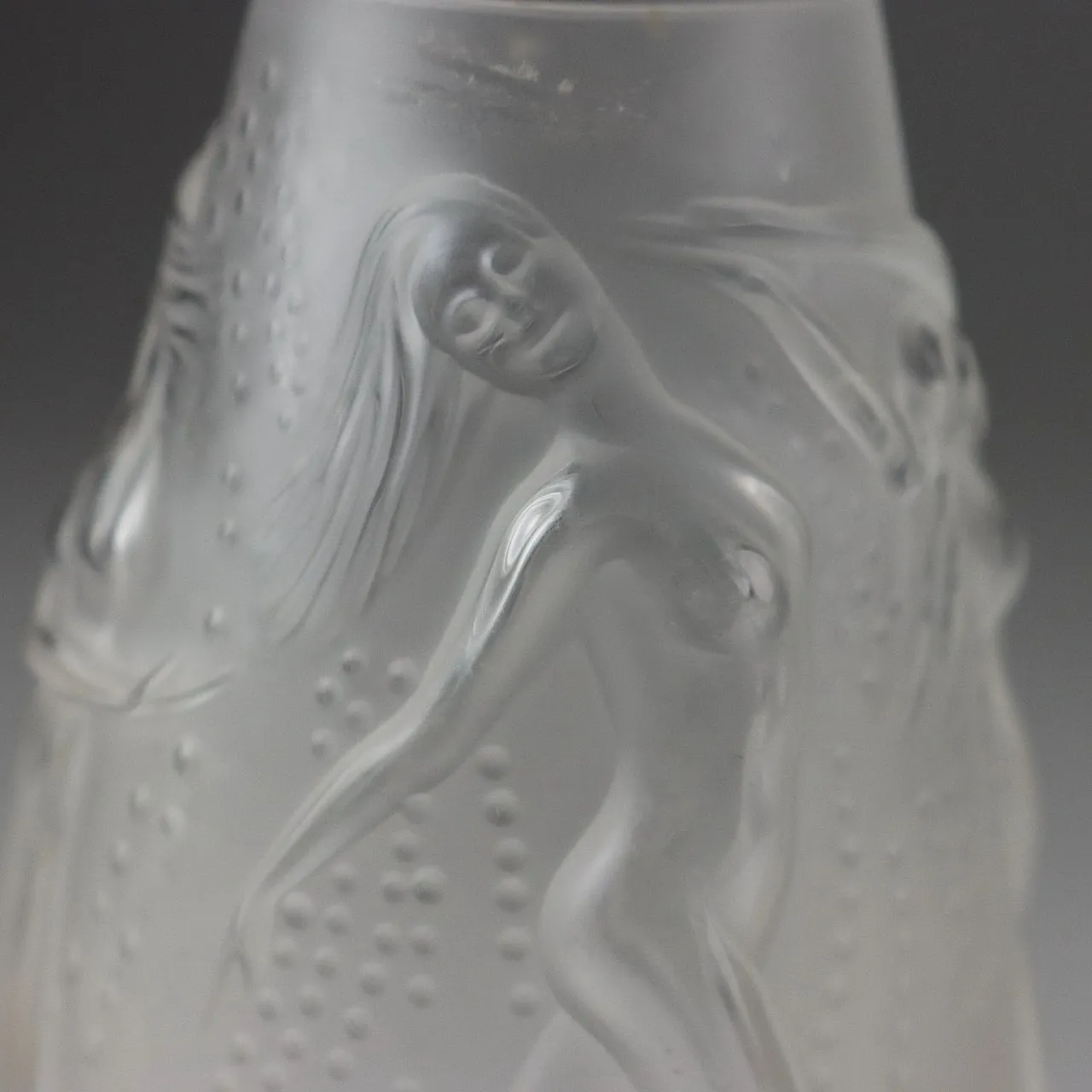 Lalique single-flower vase, Ninfe model, mid-19th century 3