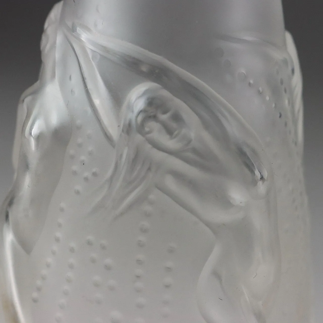 Lalique single-flower vase, Ninfe model, mid-19th century 7