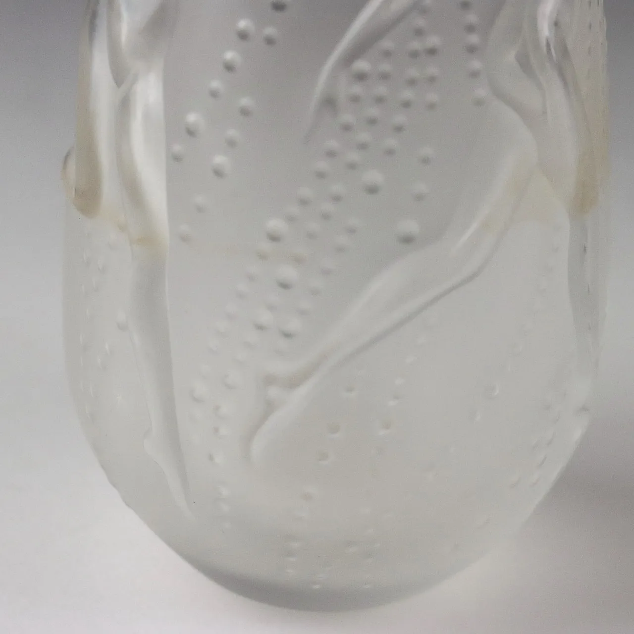 Lalique single-flower vase, Ninfe model, mid-19th century 8