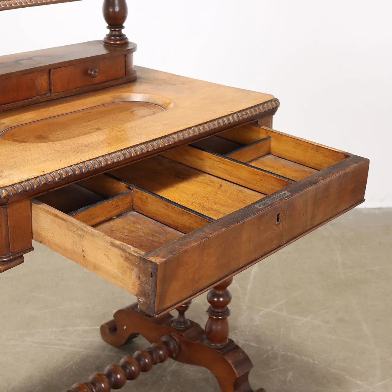 Louis Philippe Vanity Table in walnut with Drawers, 19th Century 3