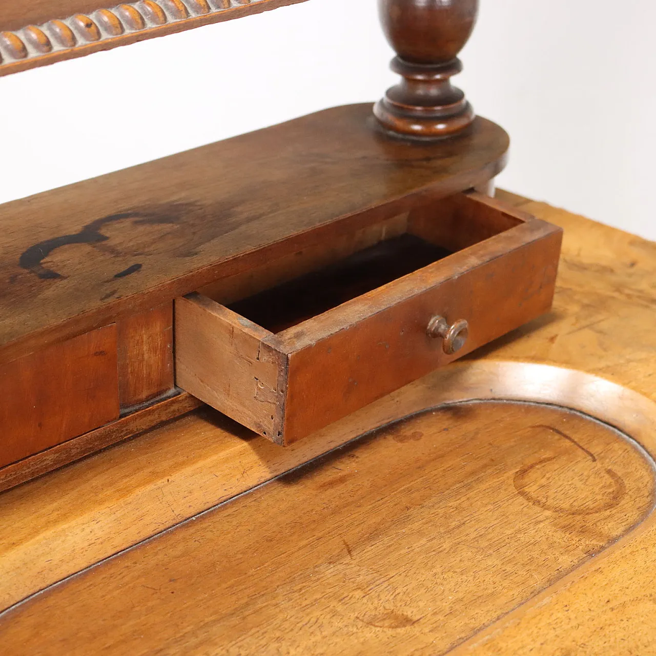 Louis Philippe Vanity Table in walnut with Drawers, 19th Century 4