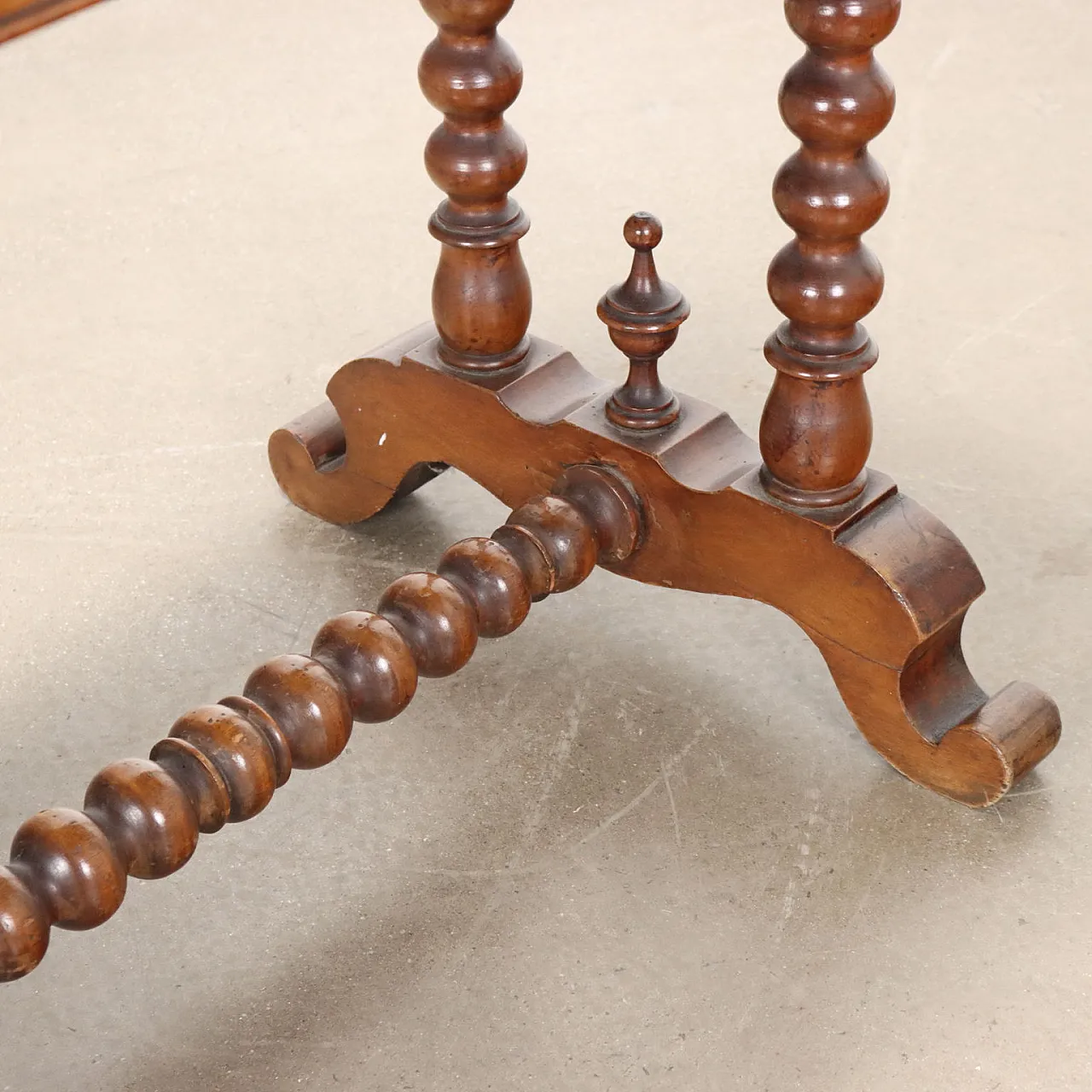 Louis Philippe Vanity Table in walnut with Drawers, 19th Century 6