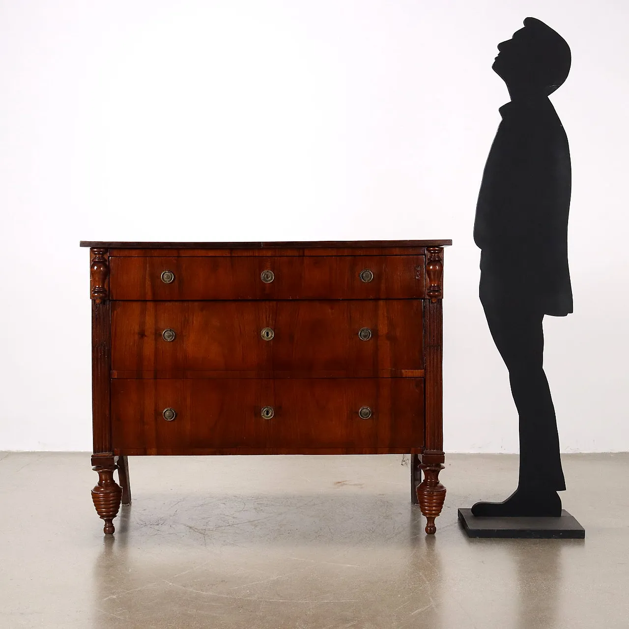 Walnut chest of drawers with three drawers, 19th century 2