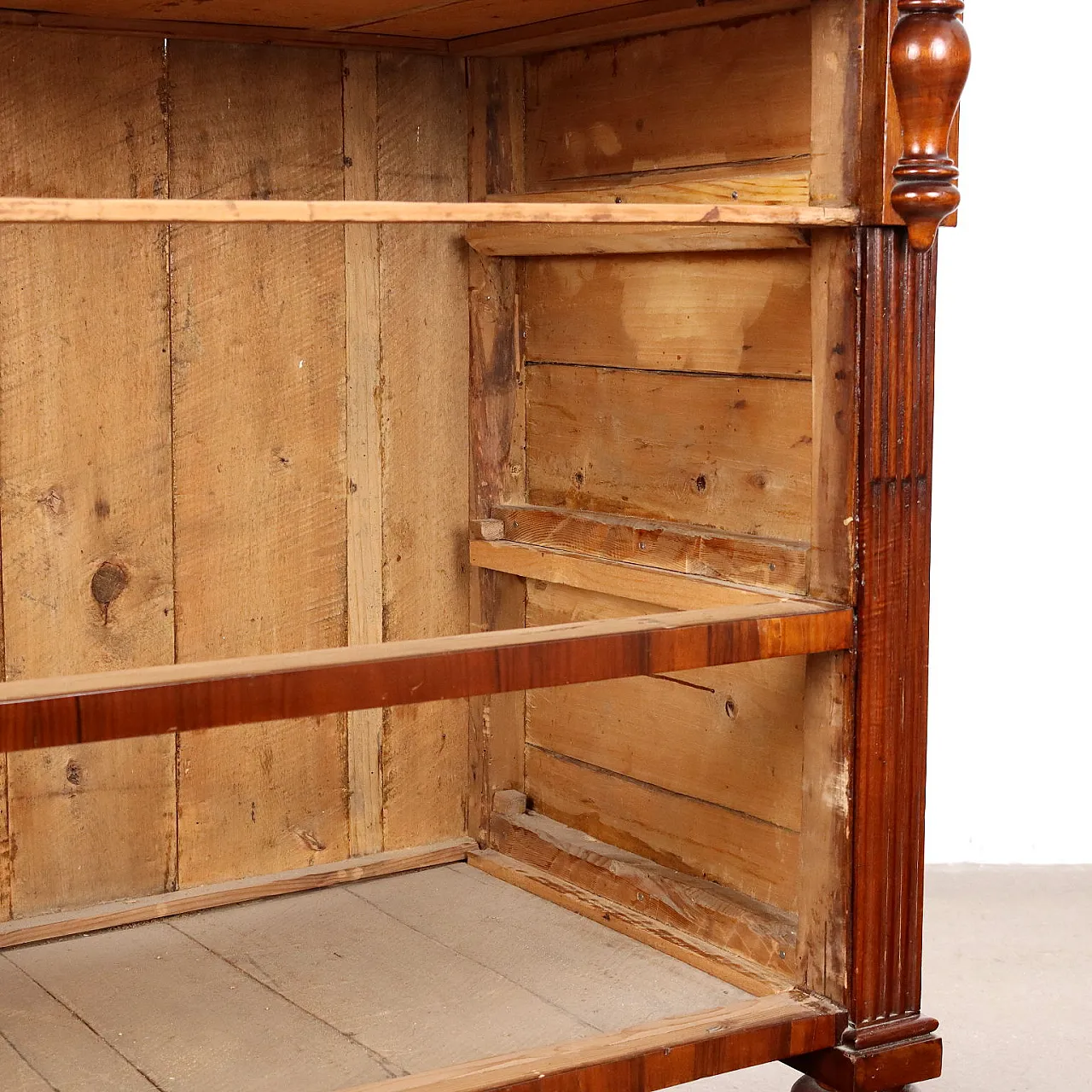 Walnut chest of drawers with three drawers, 19th century 9