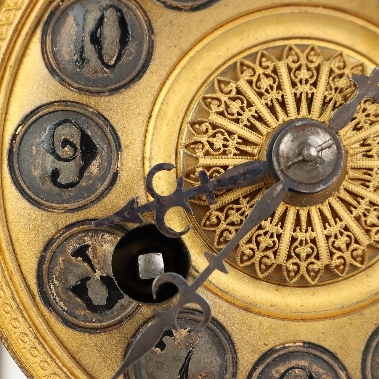 Bronze and glass table clock, 20th century 4