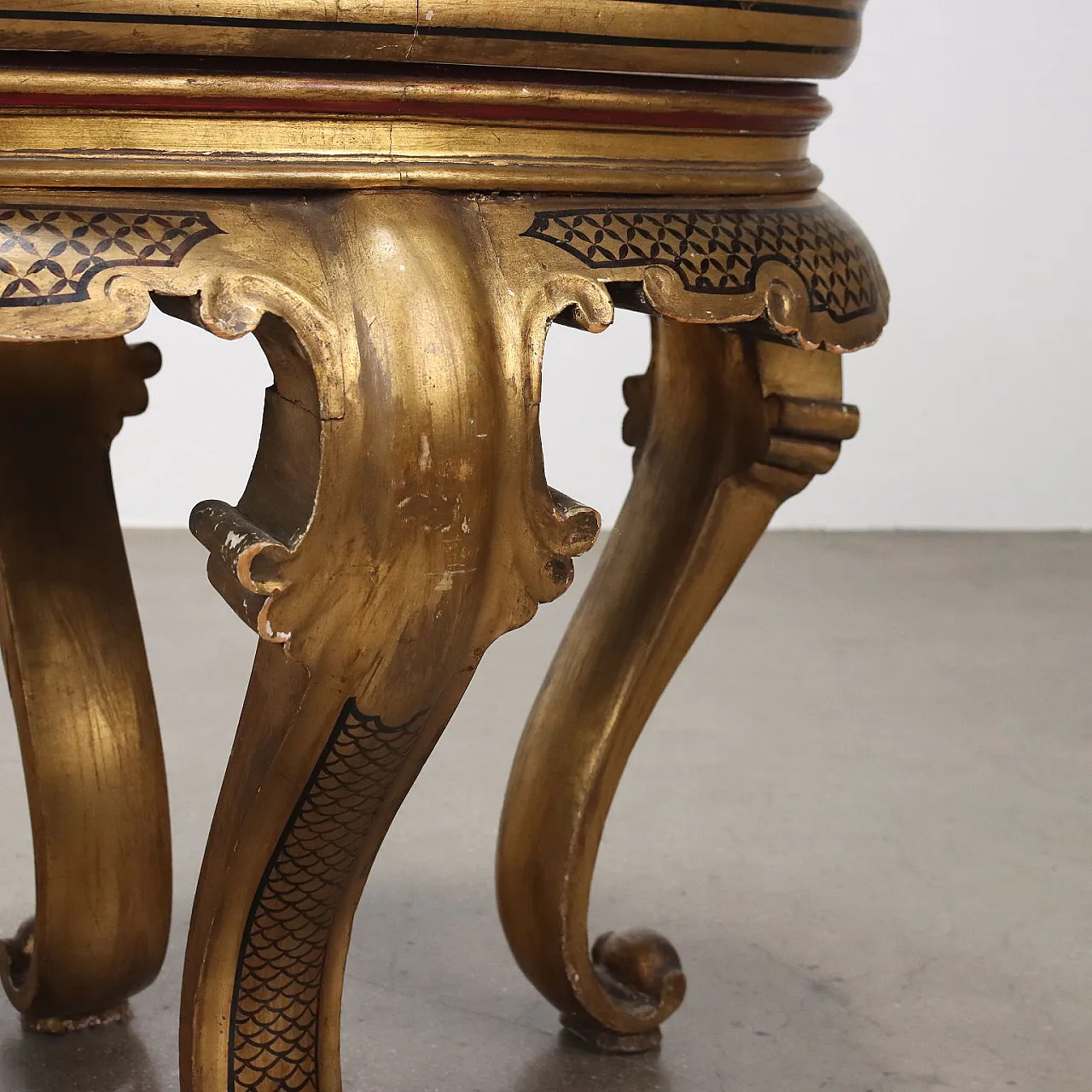 Lacquered wooden tray table, early 20th century 8