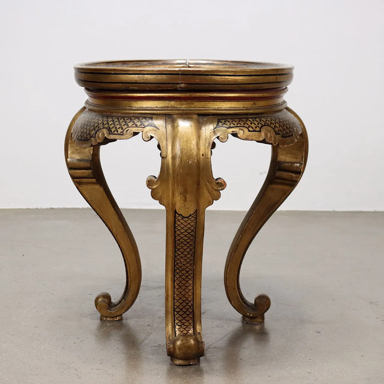 Lacquered wooden tray table, early 20th century 10