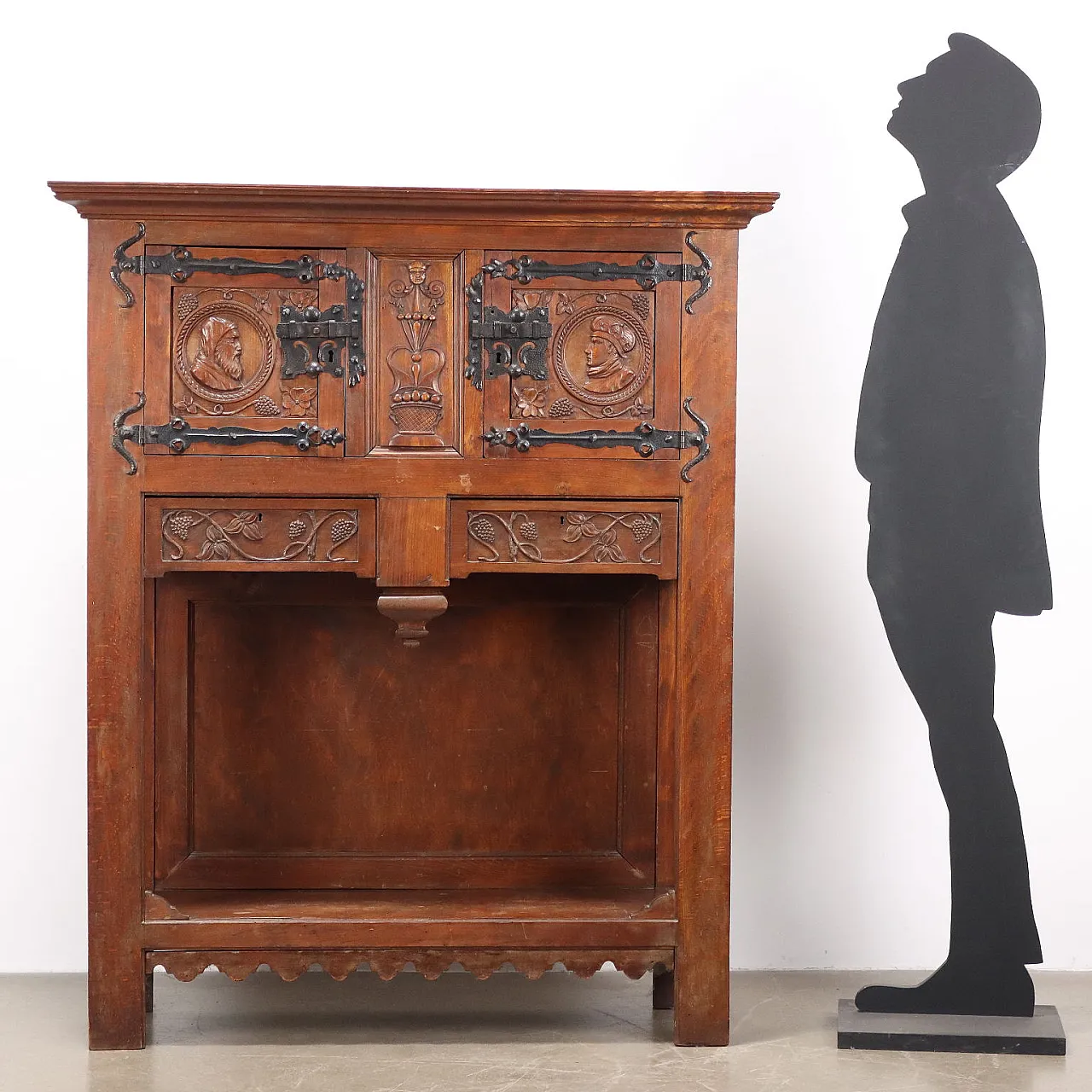 Neo-Renaissance beech sideboard, late 20th century 2