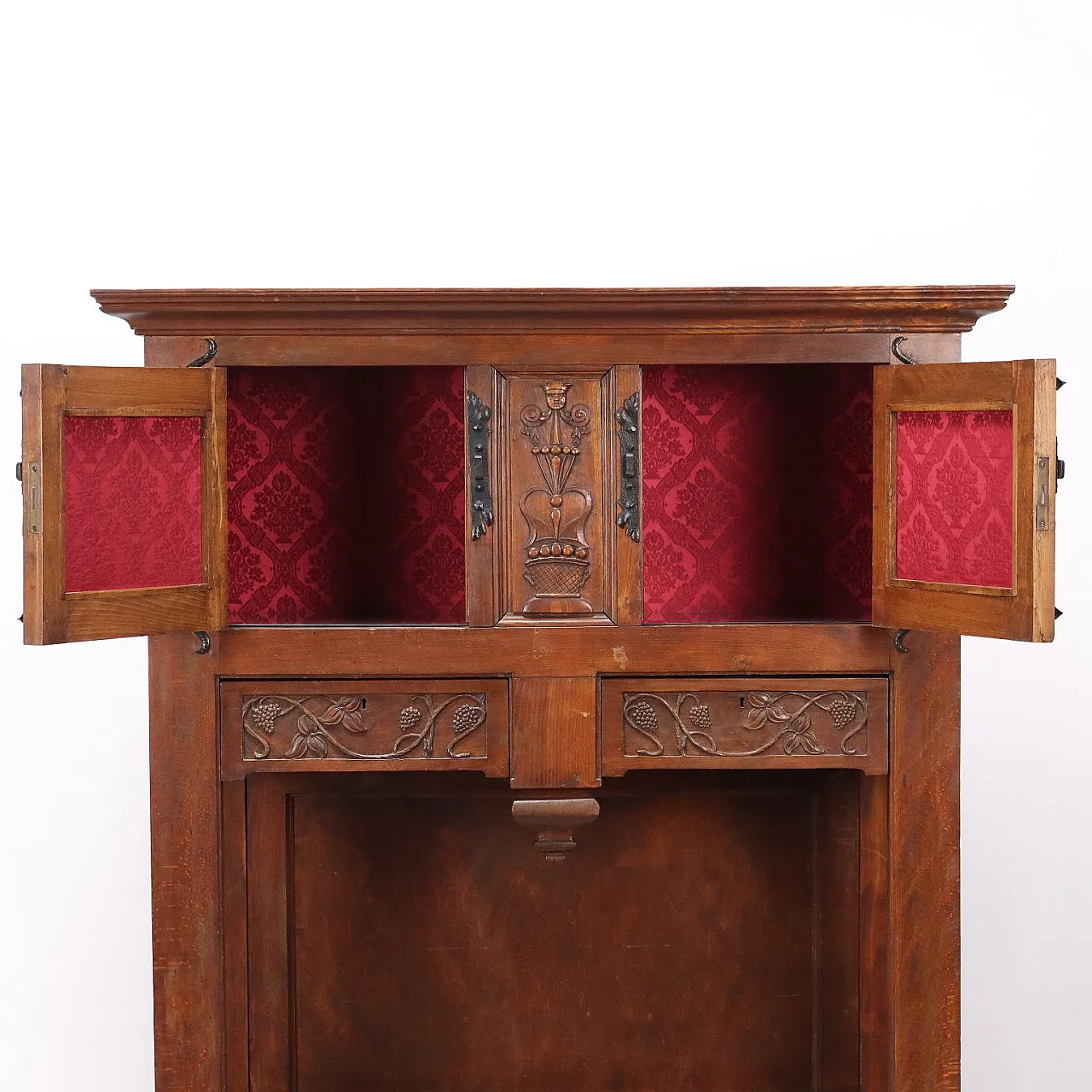 Neo-Renaissance beech sideboard, late 20th century 3