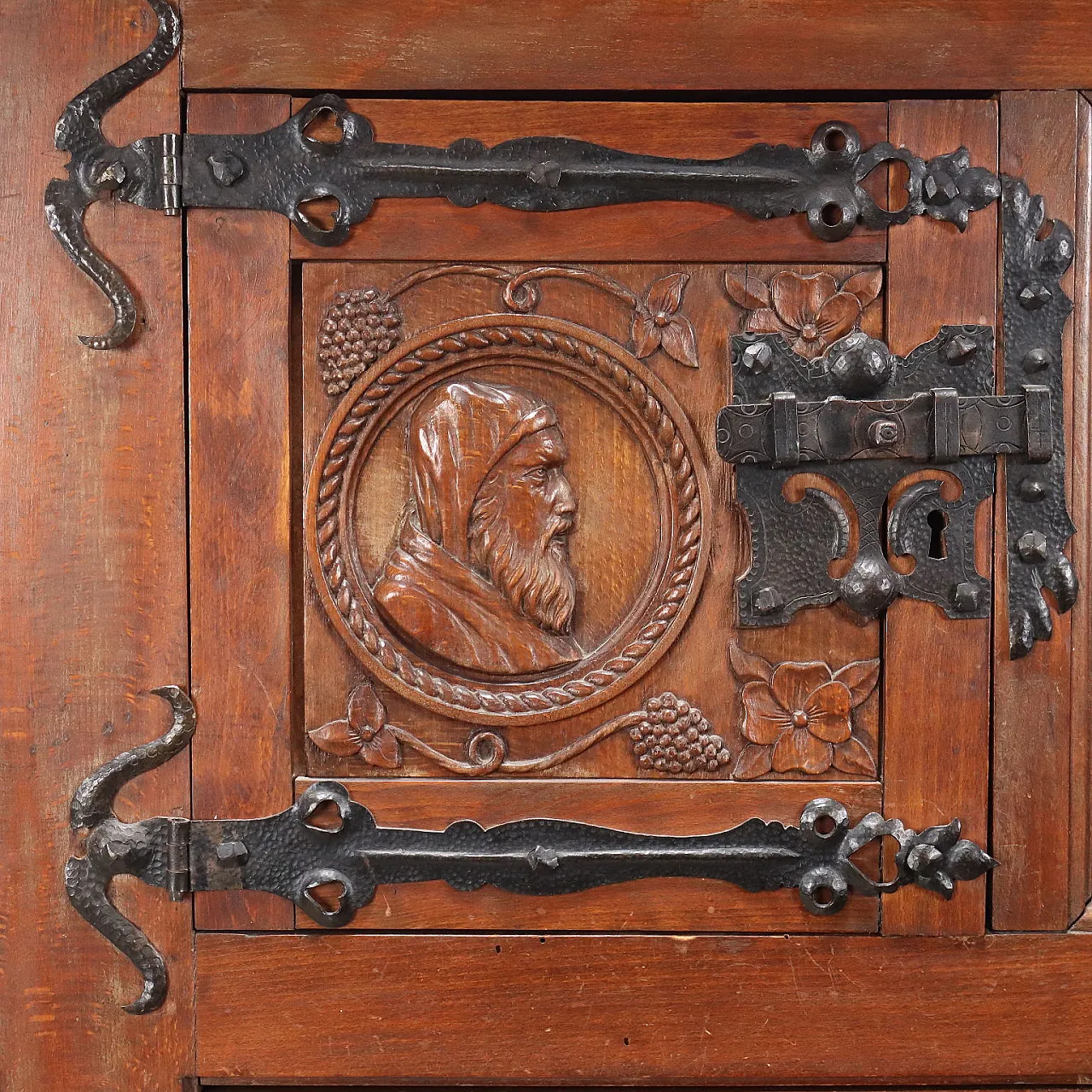 Neo-Renaissance beech sideboard, late 20th century 5