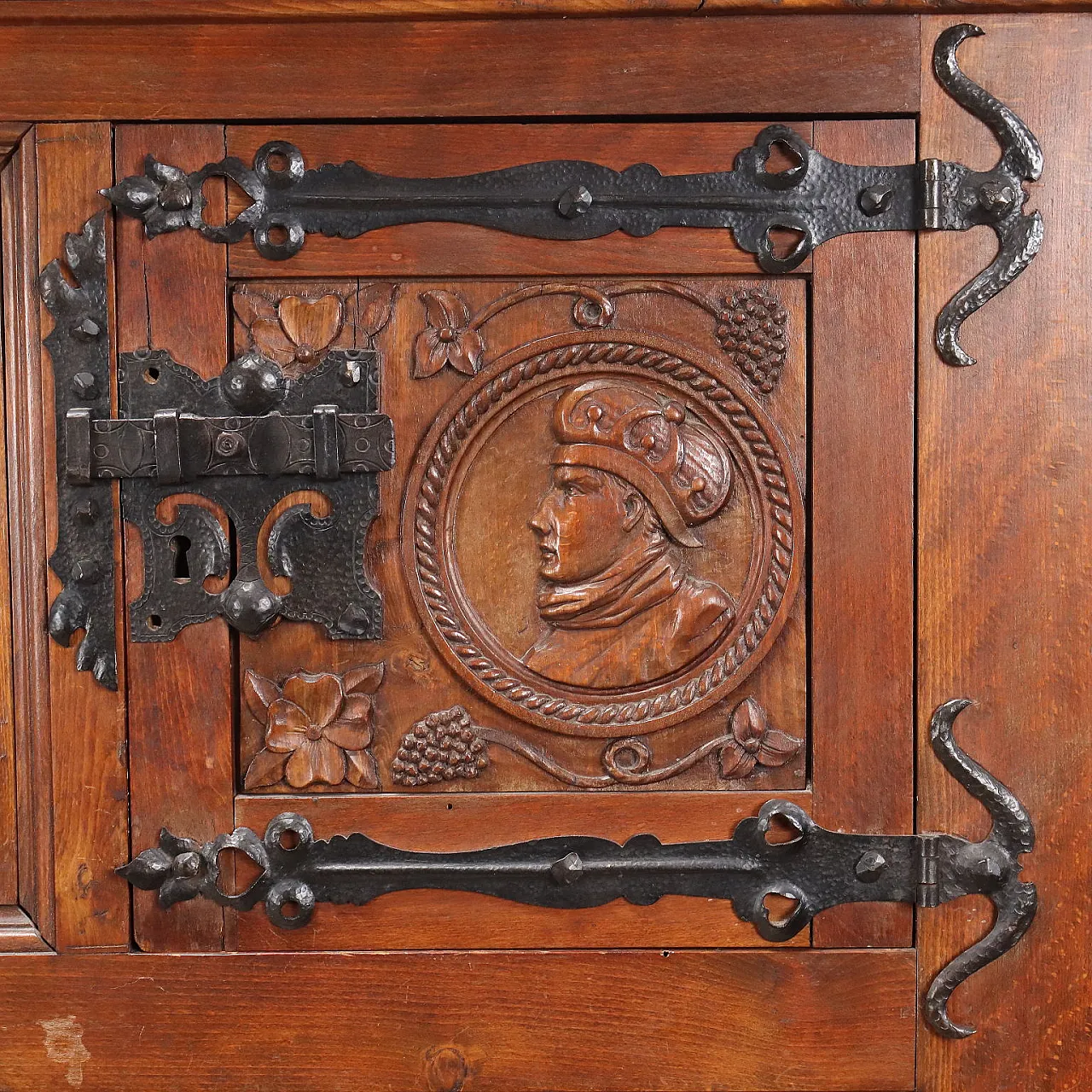 Neo-Renaissance beech sideboard, late 20th century 6