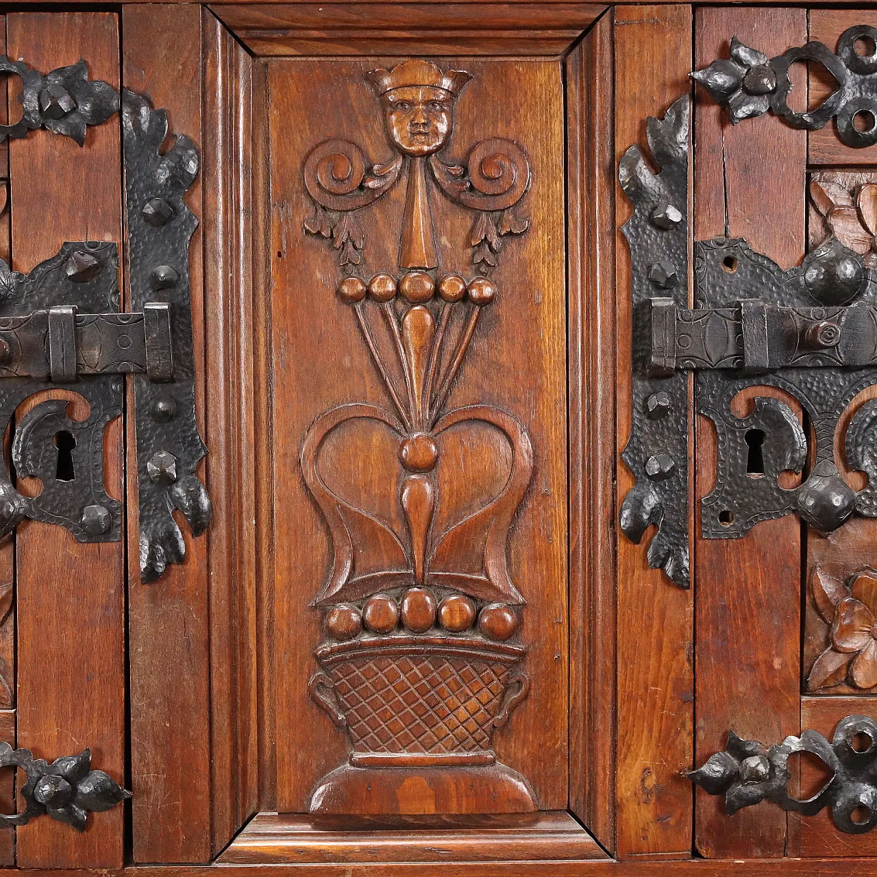 Neo-Renaissance beech sideboard, late 20th century 7