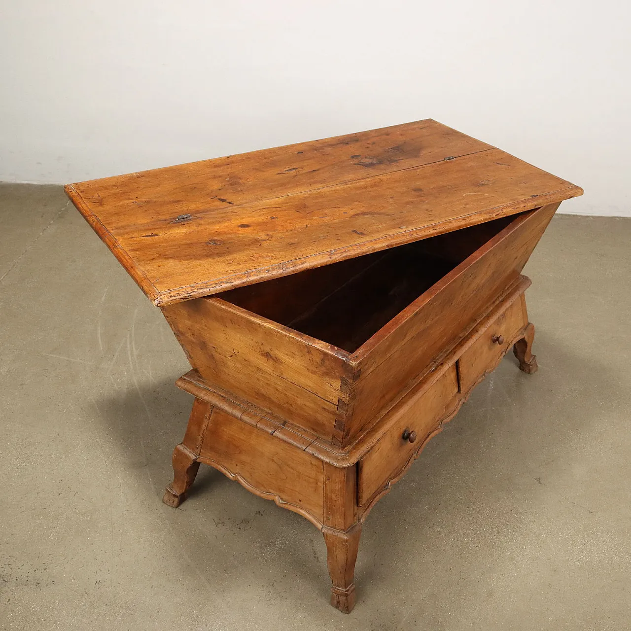 Cherry wood sideboard, late 18th century 5