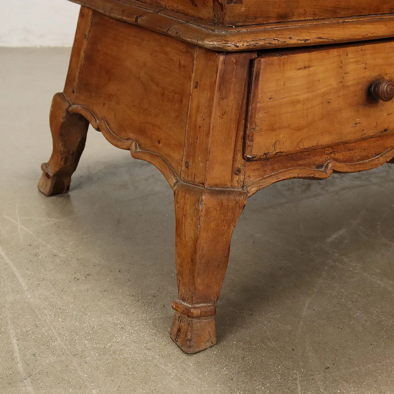 Cherry wood sideboard, late 18th century 7