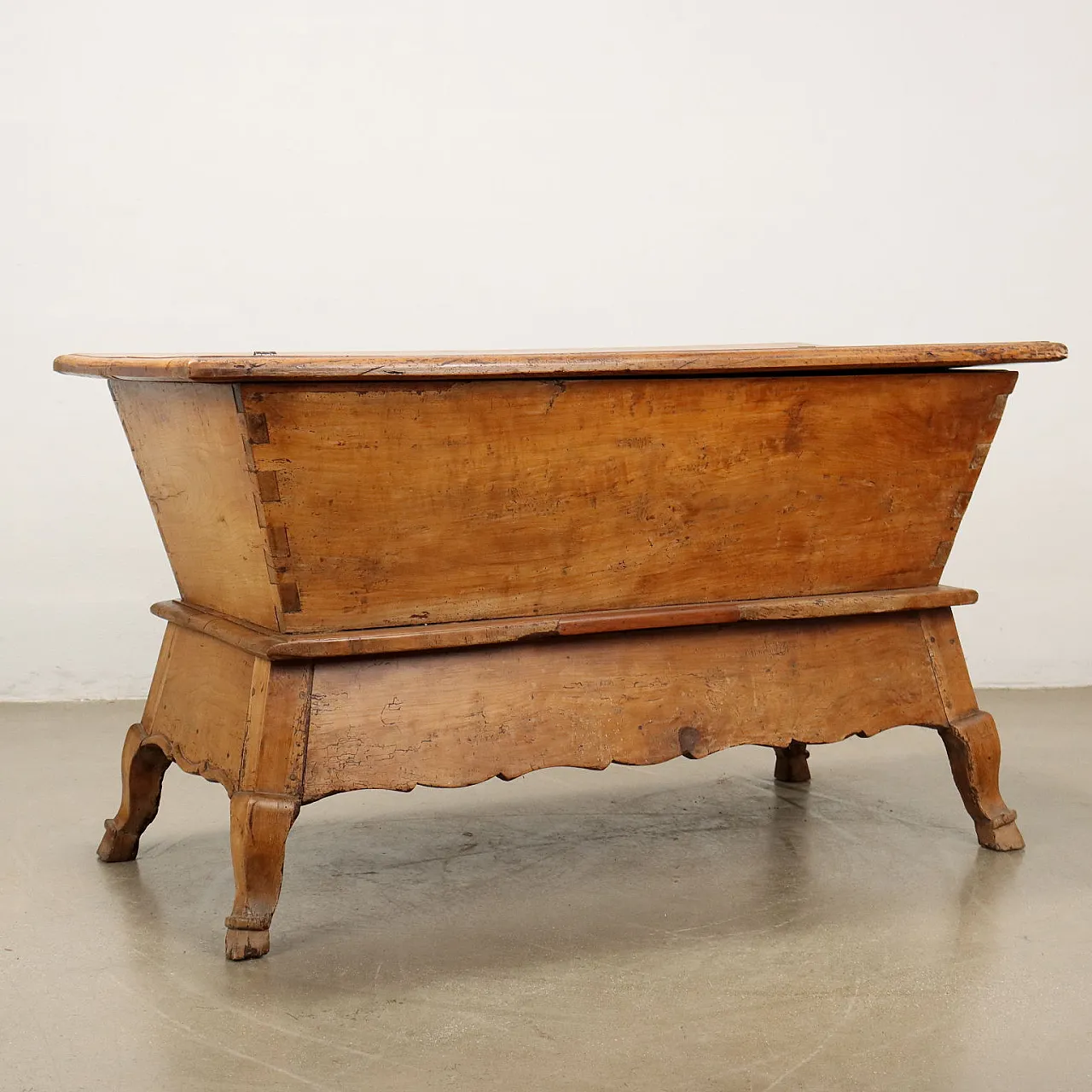 Cherry wood sideboard, late 18th century 8