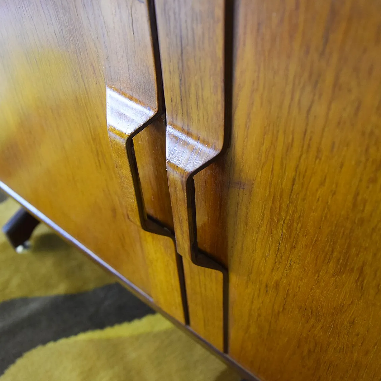 Teak sideboard with central drawers, 1960s 5