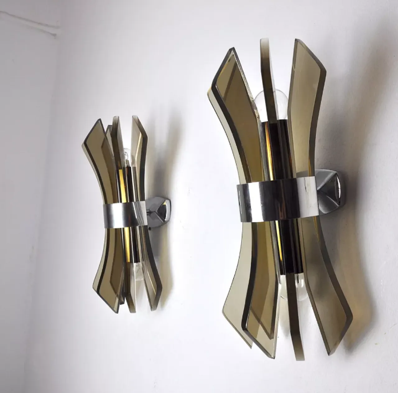 Pair of Veca Bakelite wall lights, 1970s 3