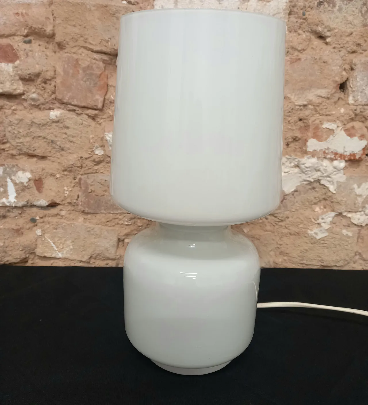 Table lamp in opal glass 1