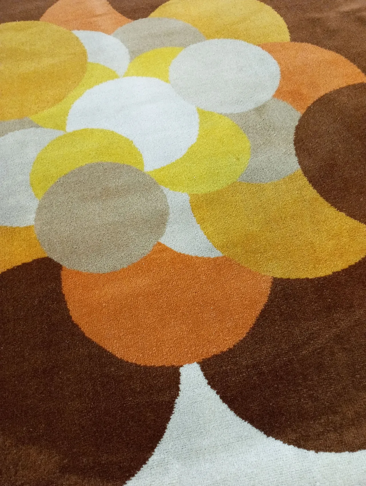 Round wool rug with modern, 70s 3