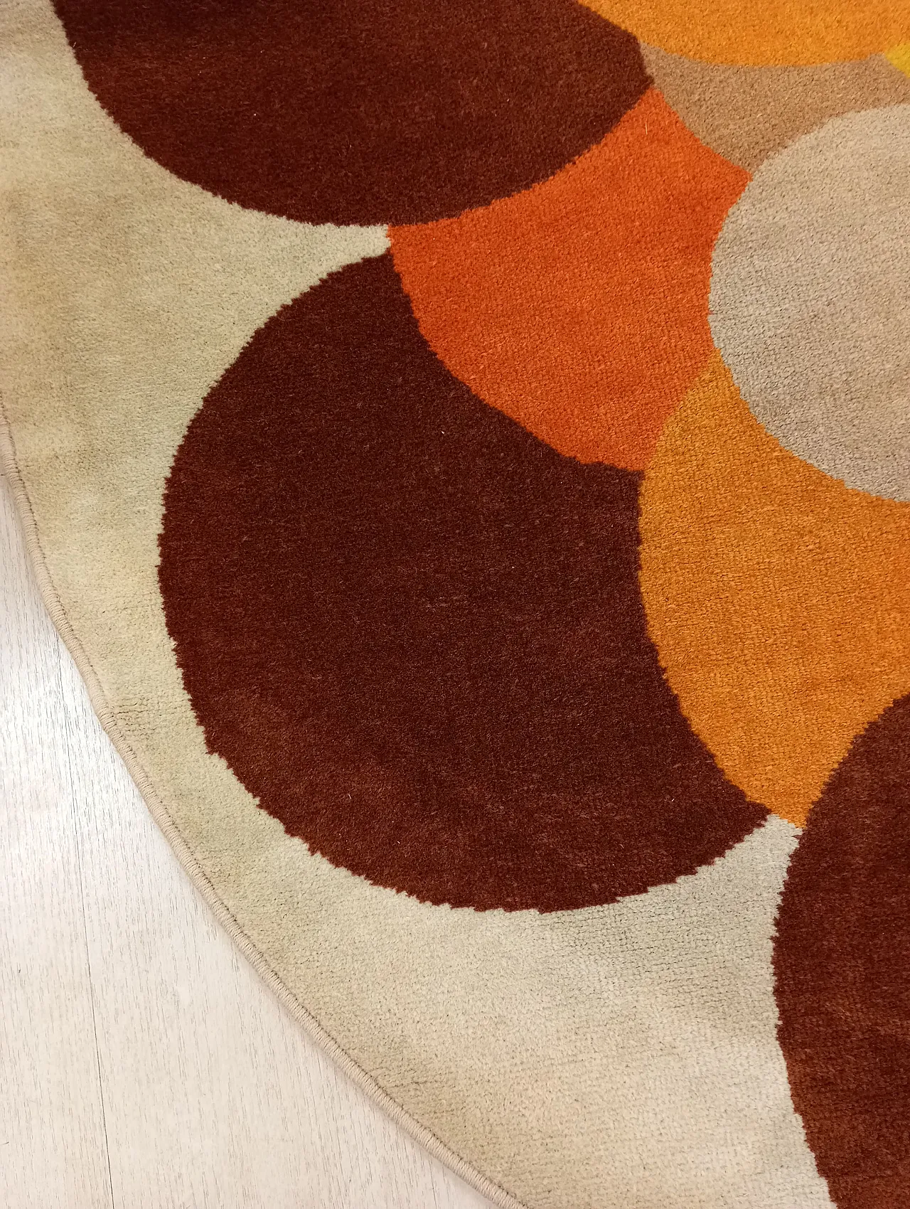 Round wool rug with modern, 70s 6