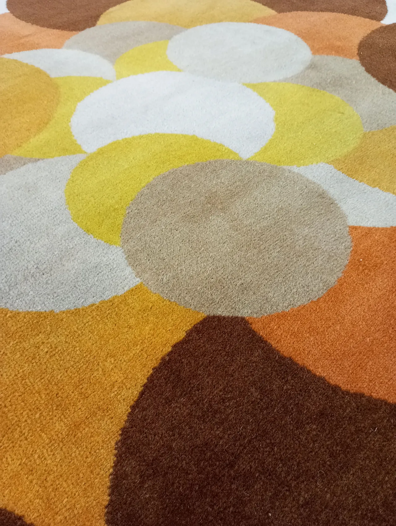 Round wool rug with modern, 70s 9