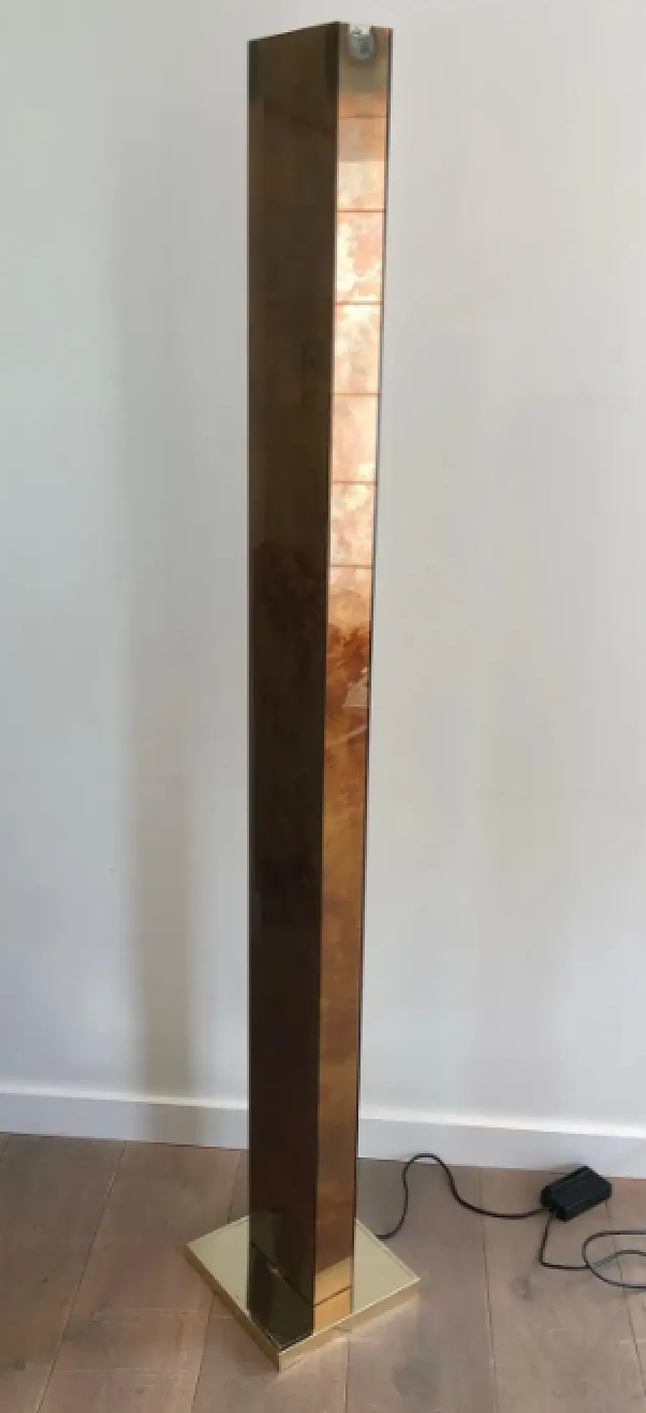 Gilded lucite floor lamp with gilded metal base, 1970s 3