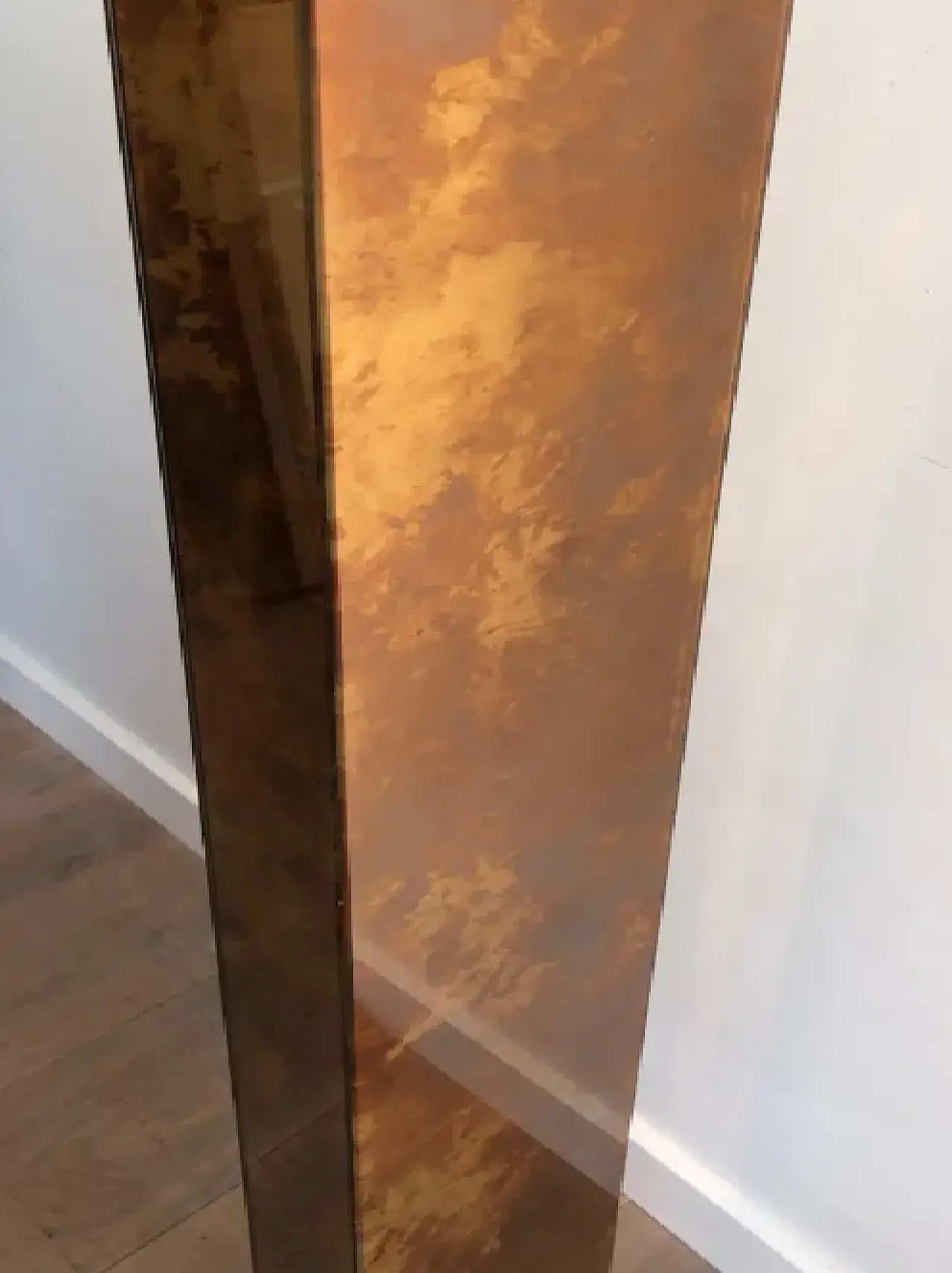 Gilded lucite floor lamp with gilded metal base, 1970s 9