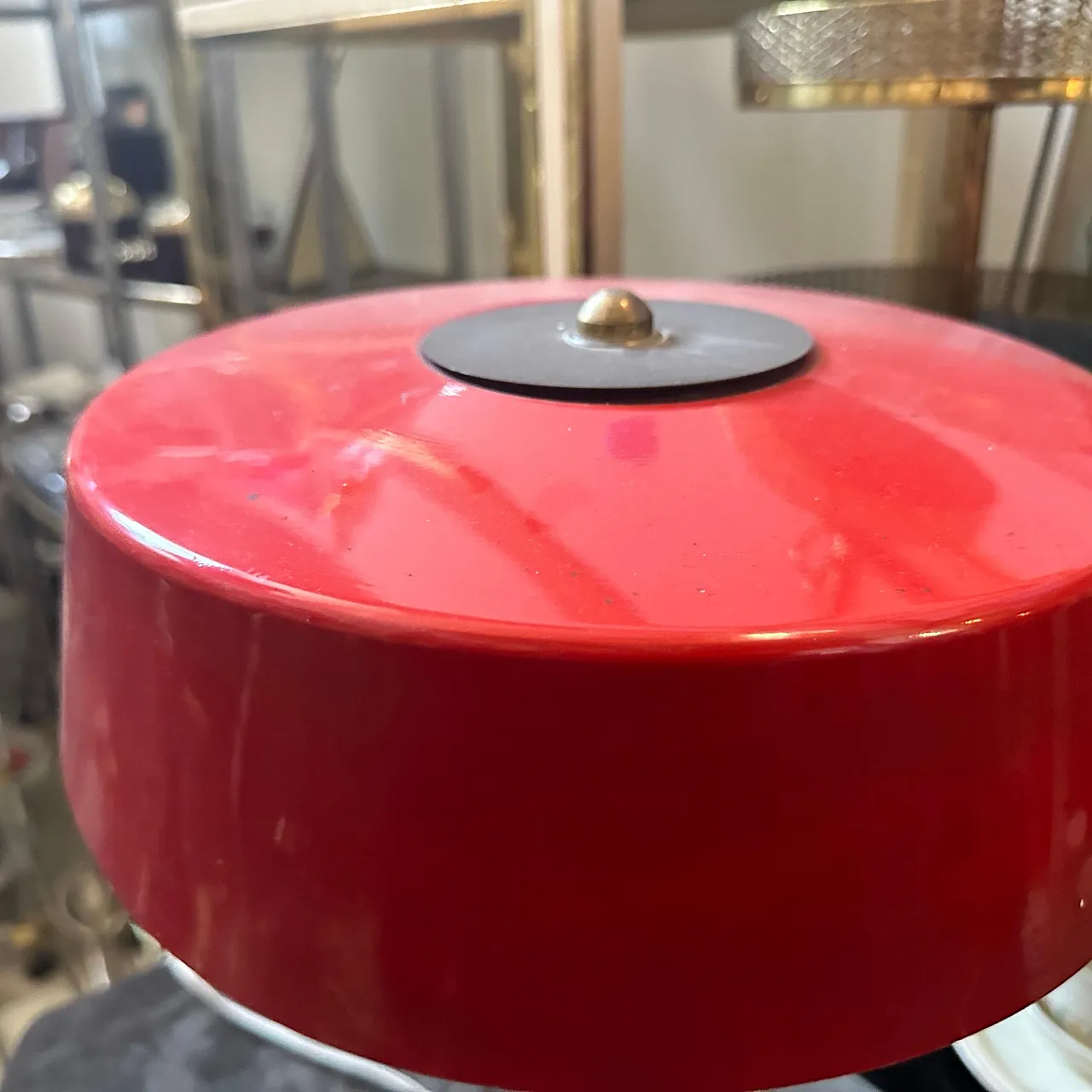 Lampada da tavolo in ottone e metallo rosso, anni '50 2