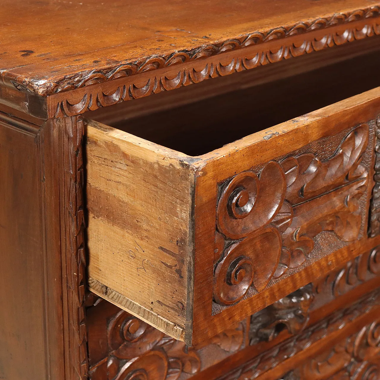 Baroque walnut & fir dresser with phytomorphic motifs, 18th century 3