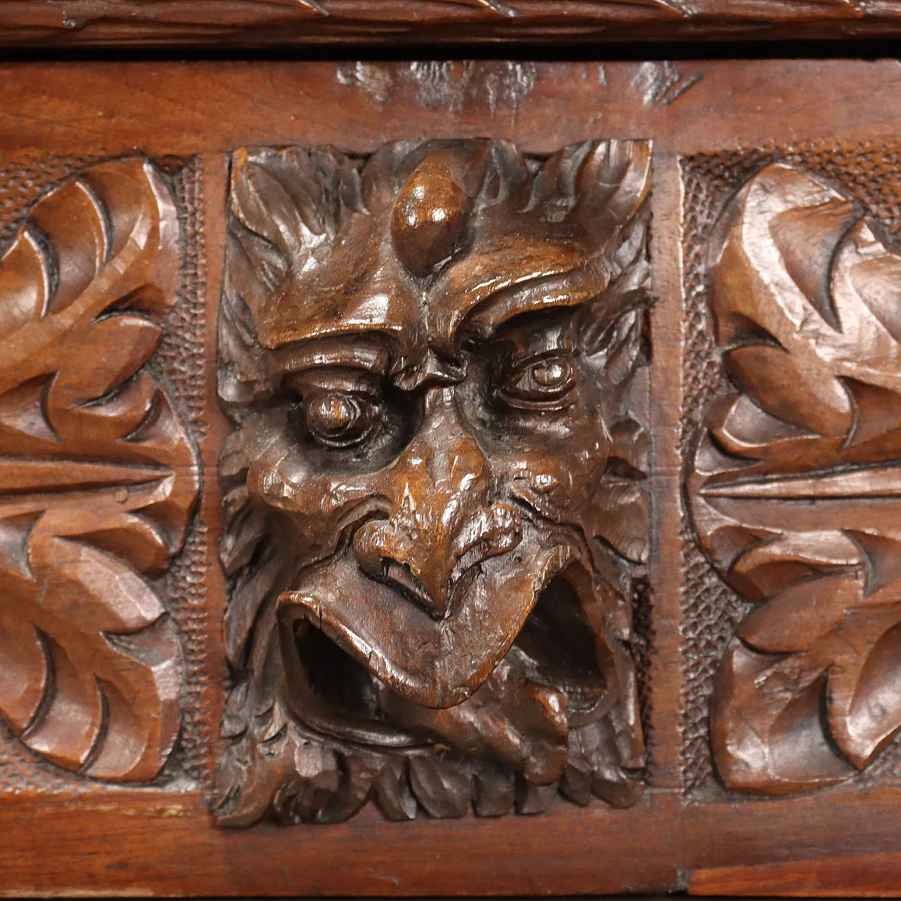 Baroque walnut & fir dresser with phytomorphic motifs, 18th century 4