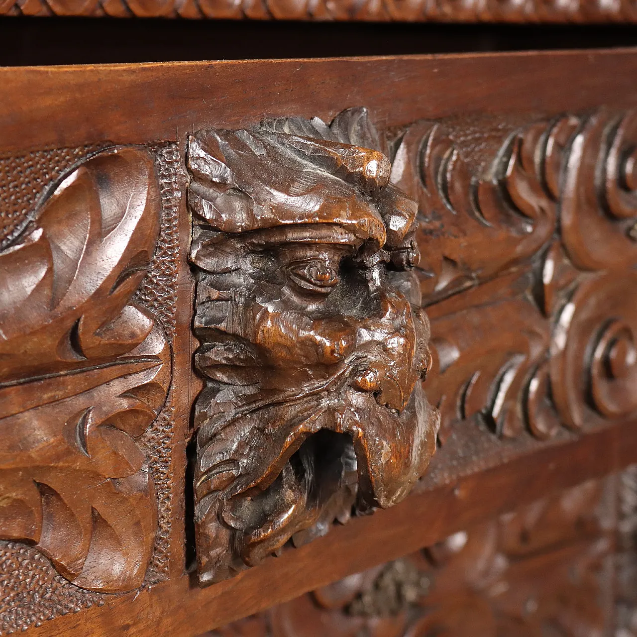 Baroque walnut & fir dresser with phytomorphic motifs, 18th century 5