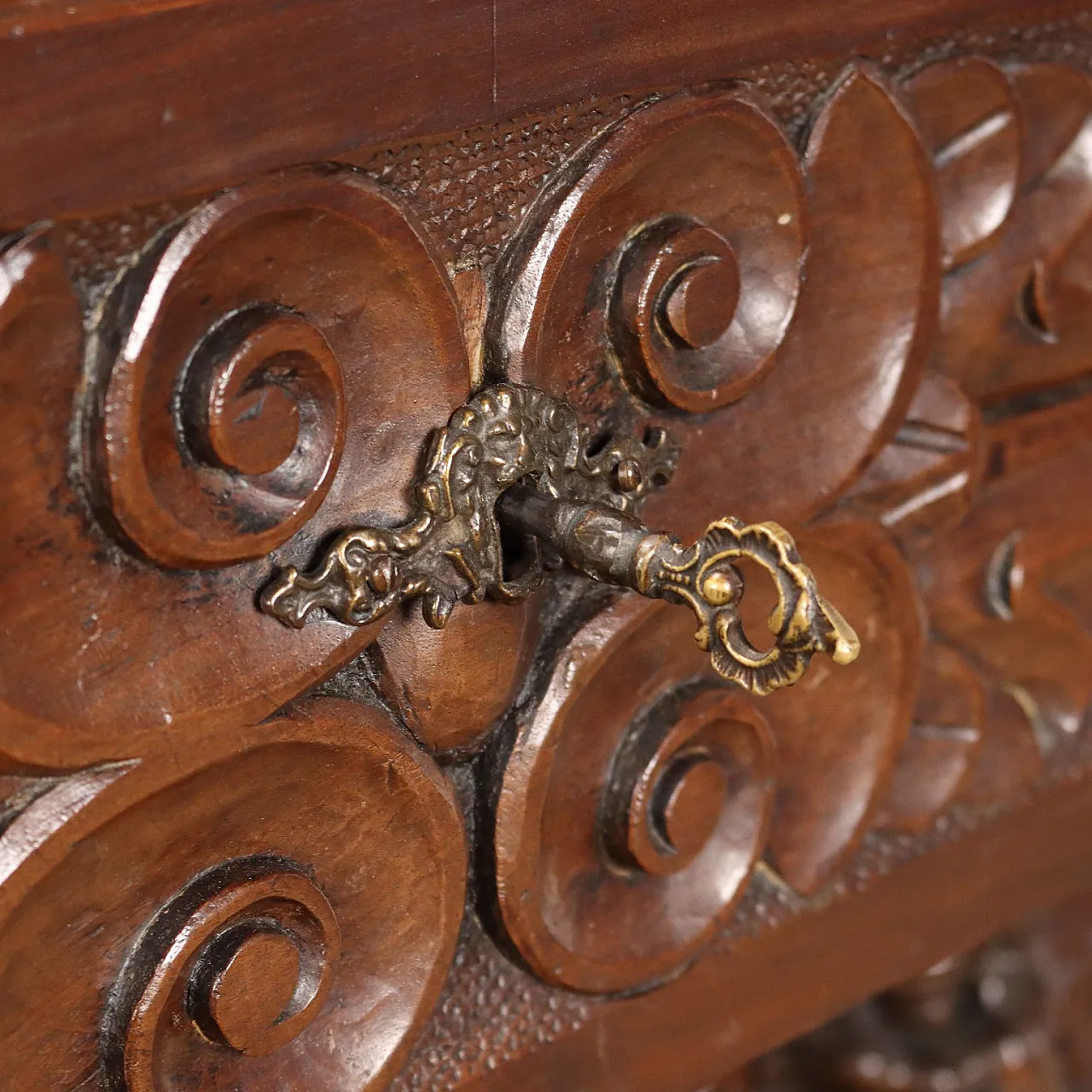 Baroque walnut & fir dresser with phytomorphic motifs, 18th century 6