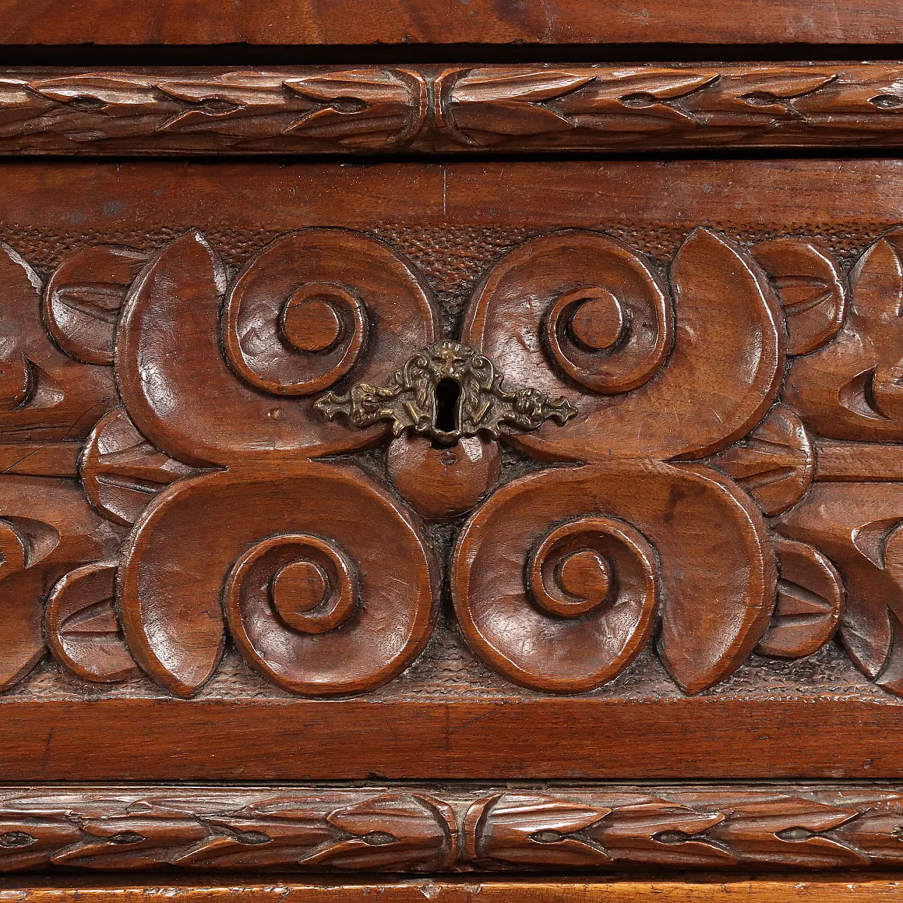 Baroque walnut & fir dresser with phytomorphic motifs, 18th century 7