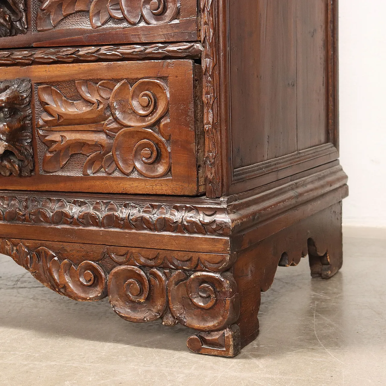 Baroque walnut & fir dresser with phytomorphic motifs, 18th century 8