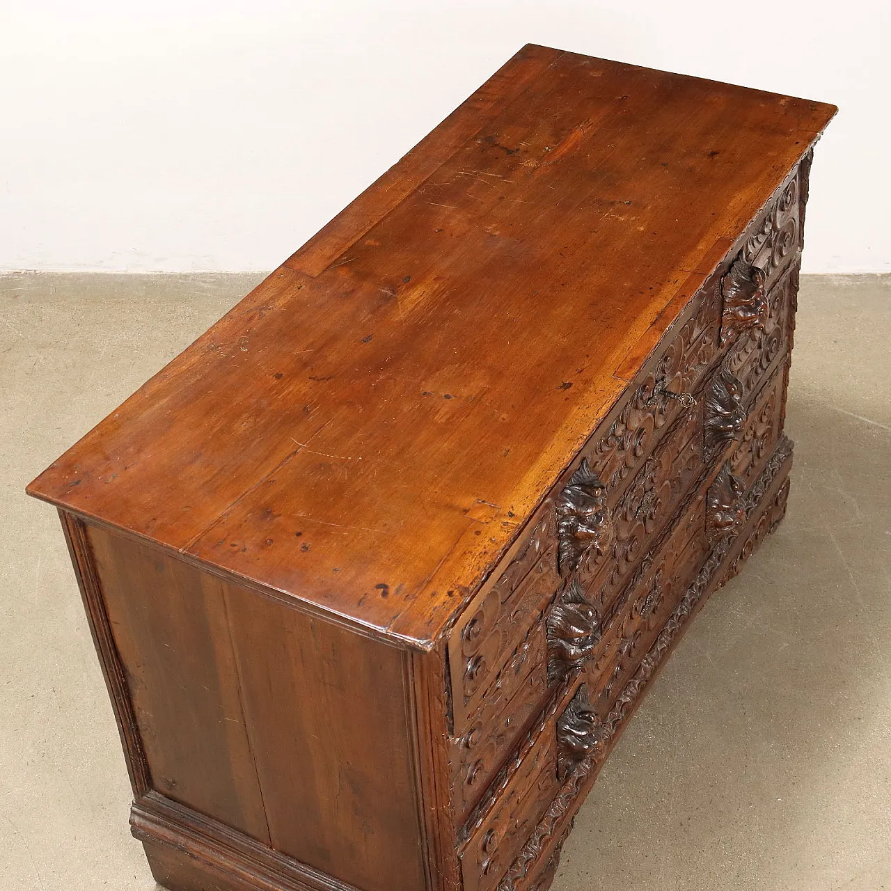 Baroque walnut & fir dresser with phytomorphic motifs, 18th century 9