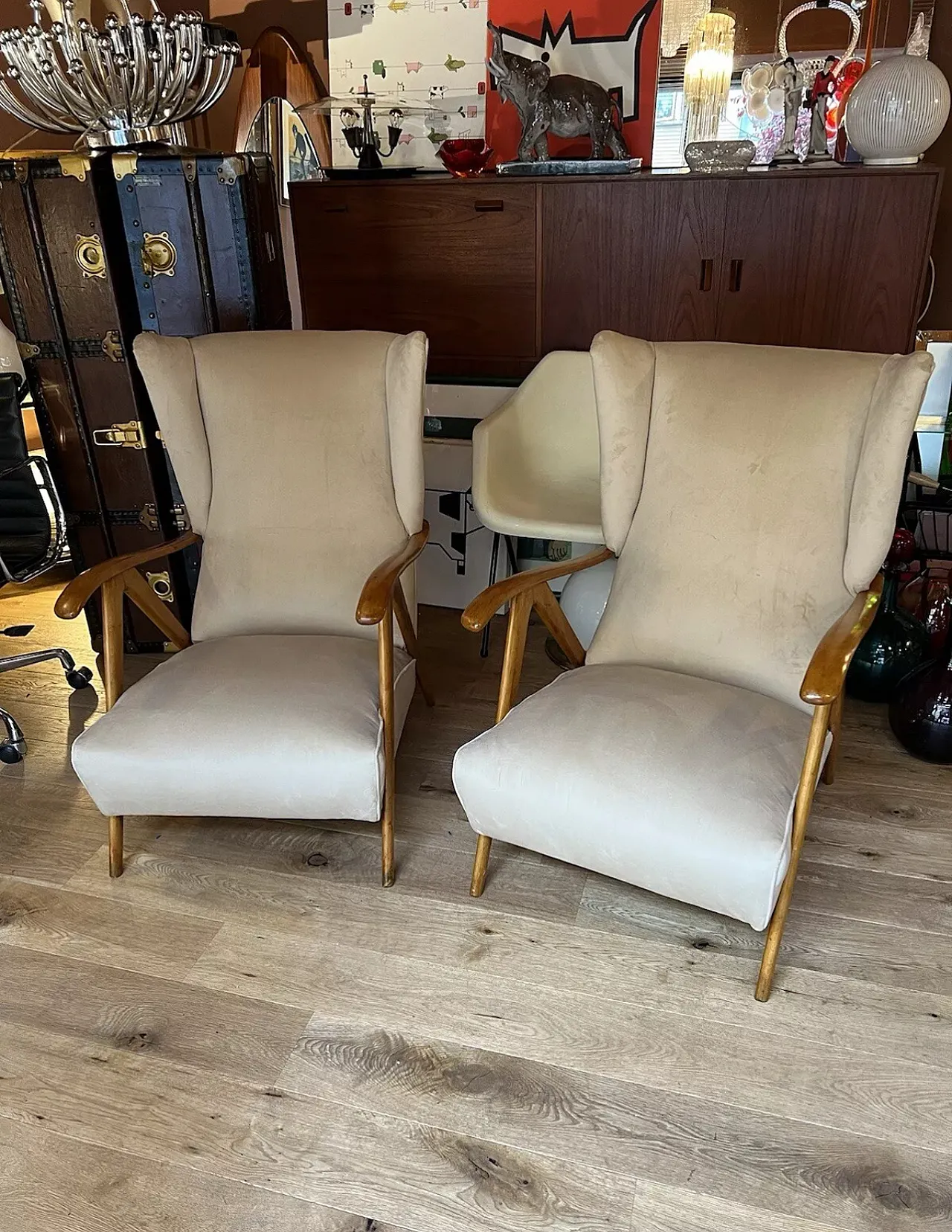 Pair of Modernist Bergere armchairs in beige velvet, 1950s 8