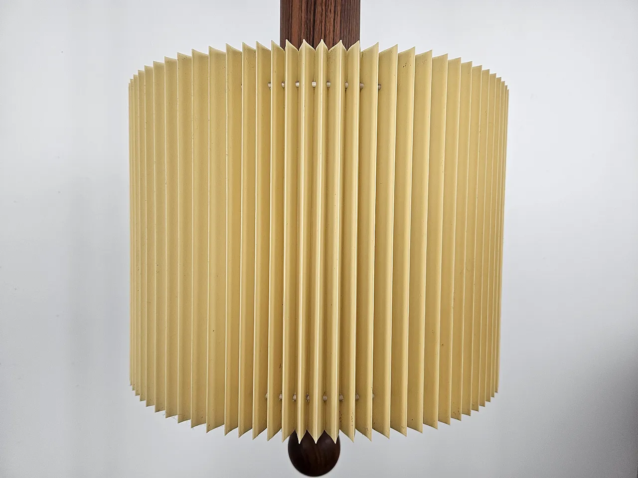 Lampadario stile scandinavo in metallo e carta plissettata, anni '70 2