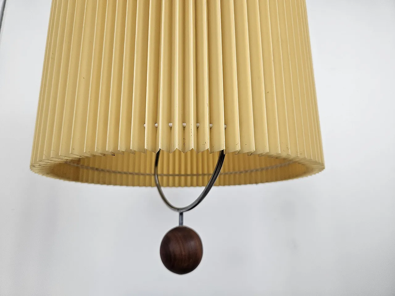 Lampadario stile scandinavo in metallo e carta plissettata, anni '70 3