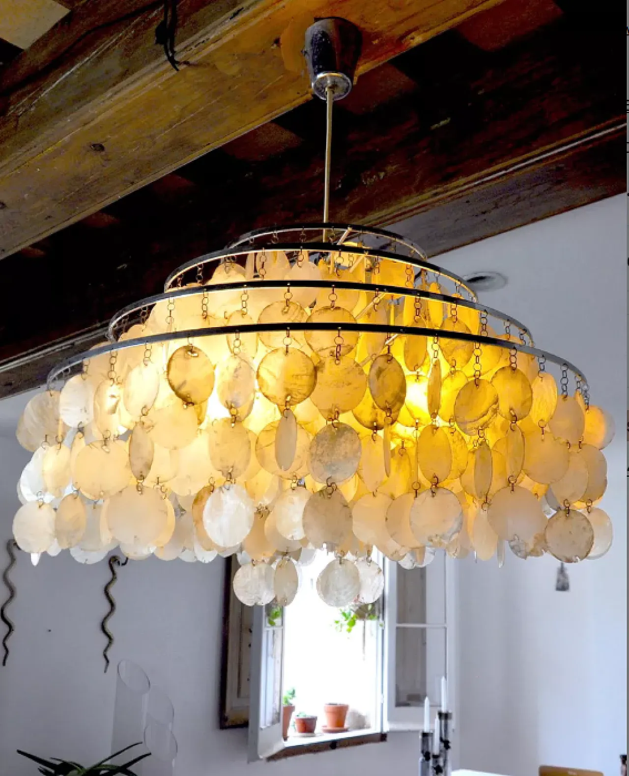 4-tier mother-of-pearl chandelier, 1980s 6