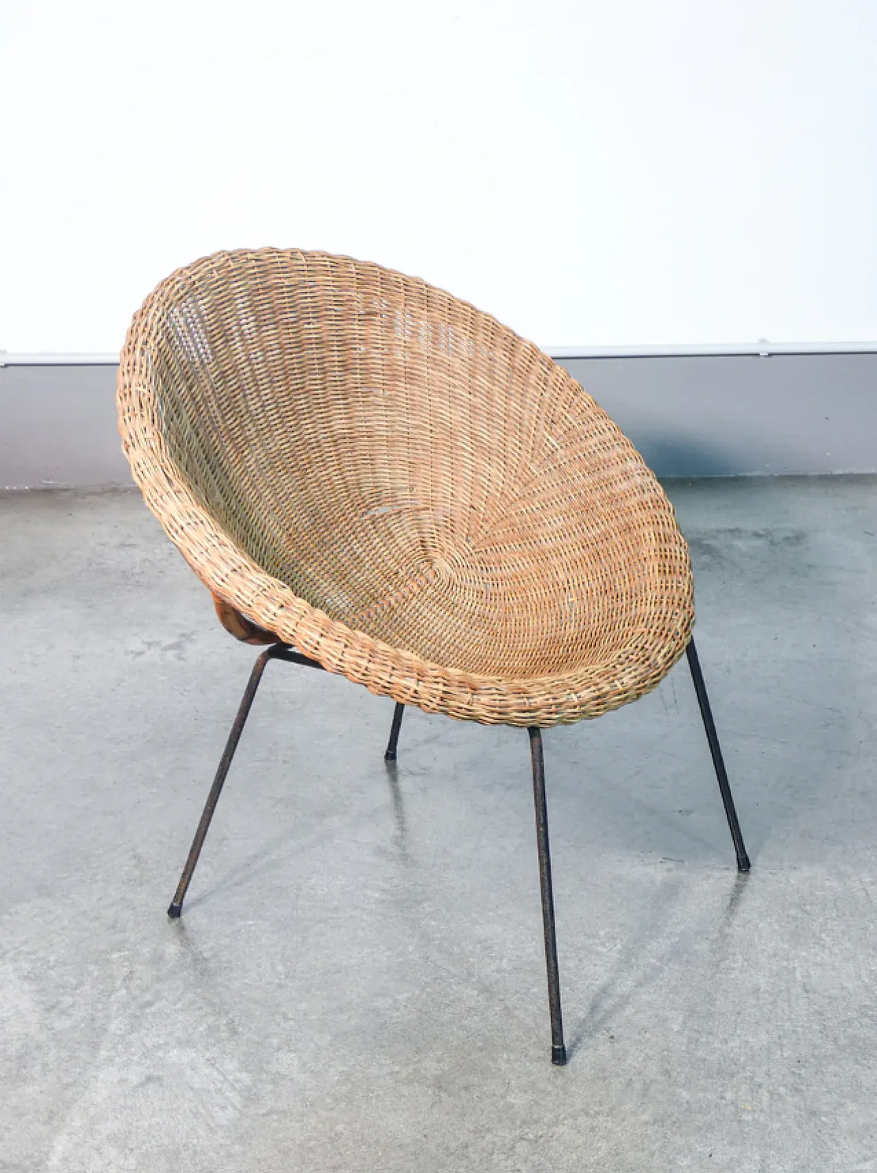 Wicker chair and coffee table, 1960s 2