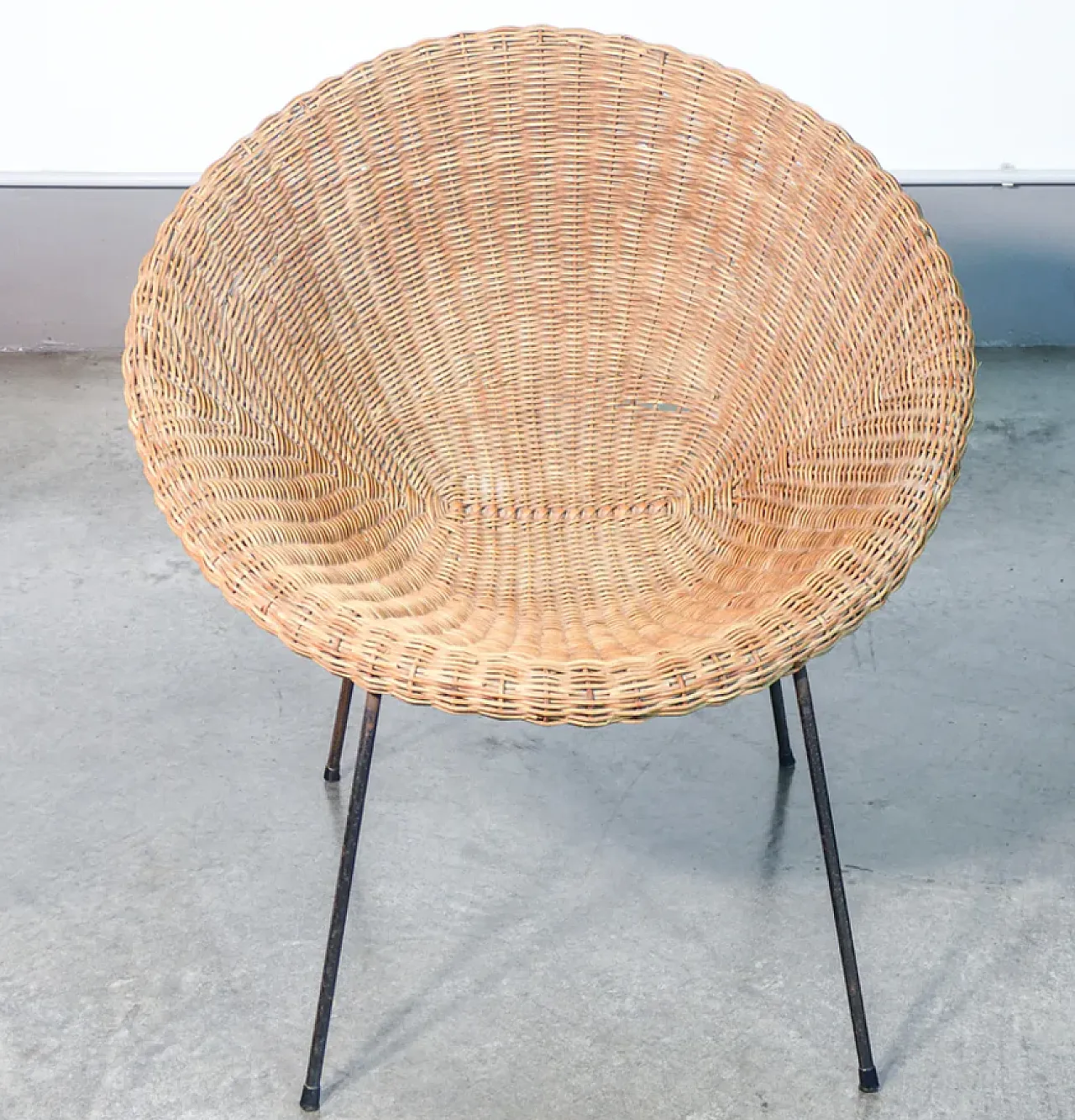 Wicker chair and coffee table, 1960s 3