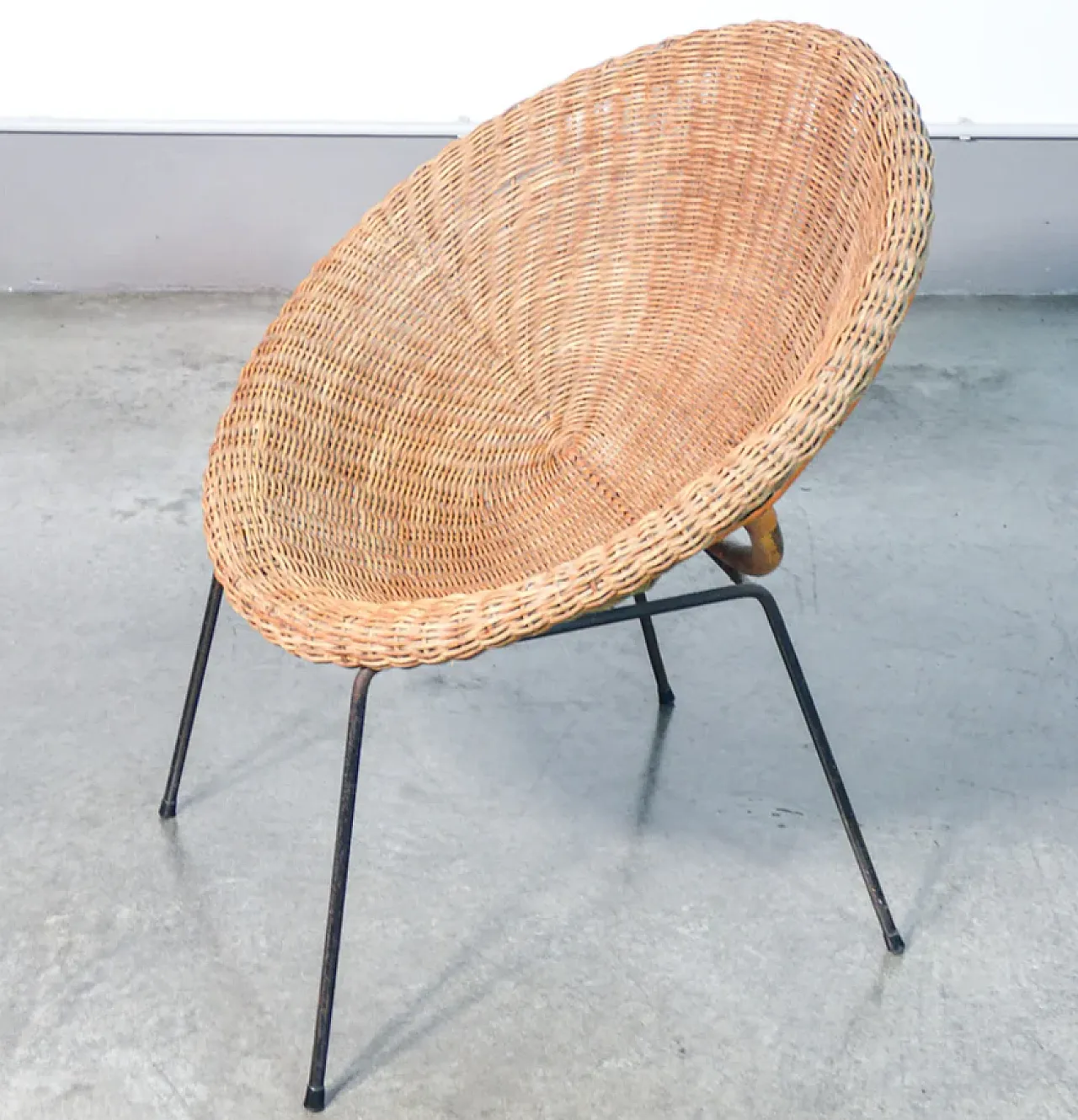 Wicker chair and coffee table, 1960s 5