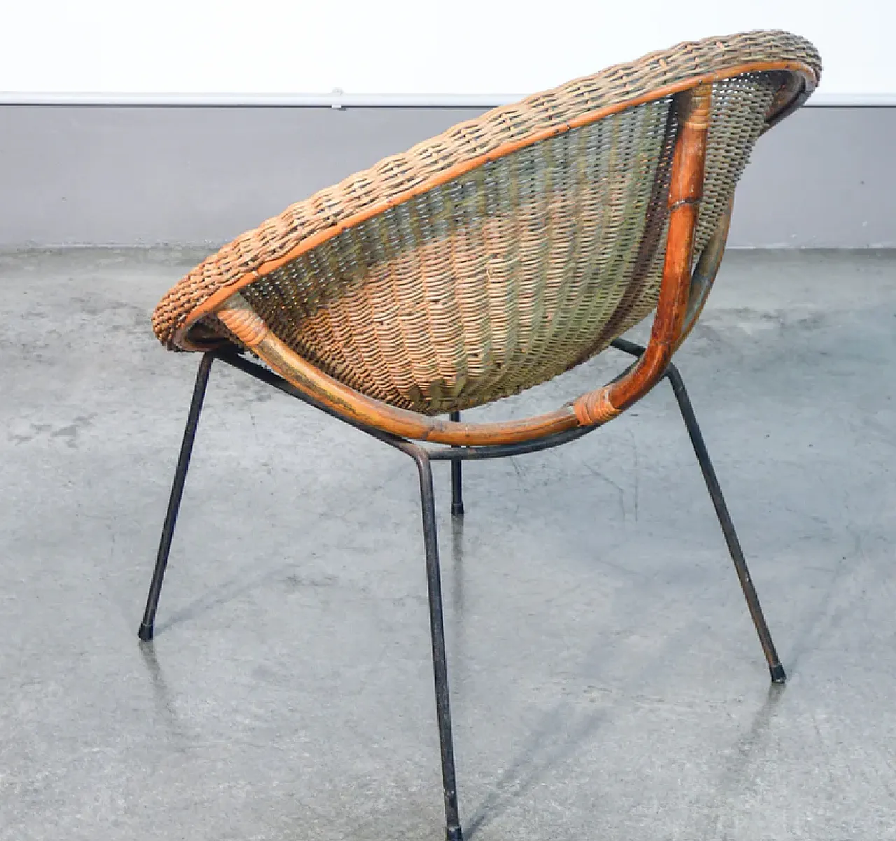 Wicker chair and coffee table, 1960s 6