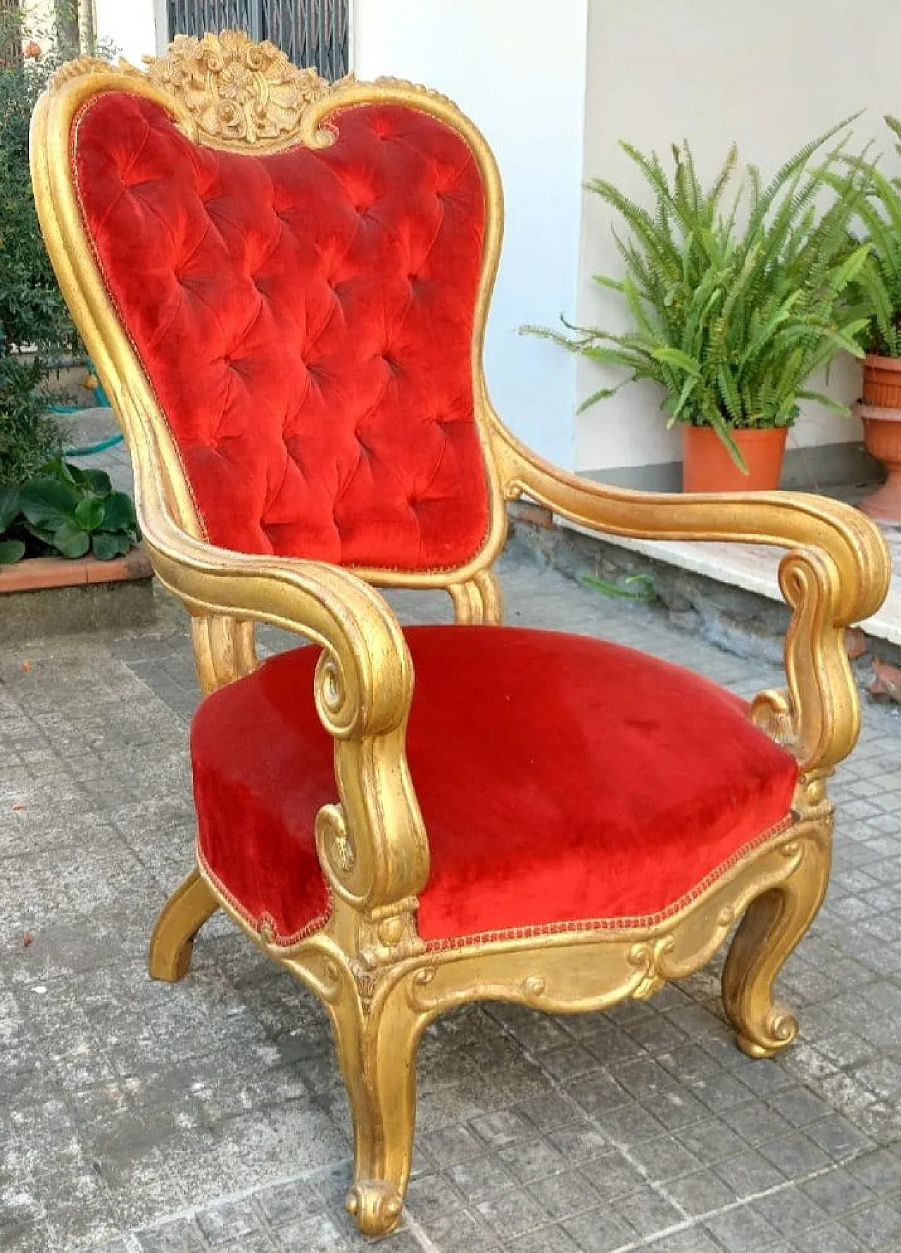 Wooden armchair carved and gilded with pure gold leaf, 19th century 9