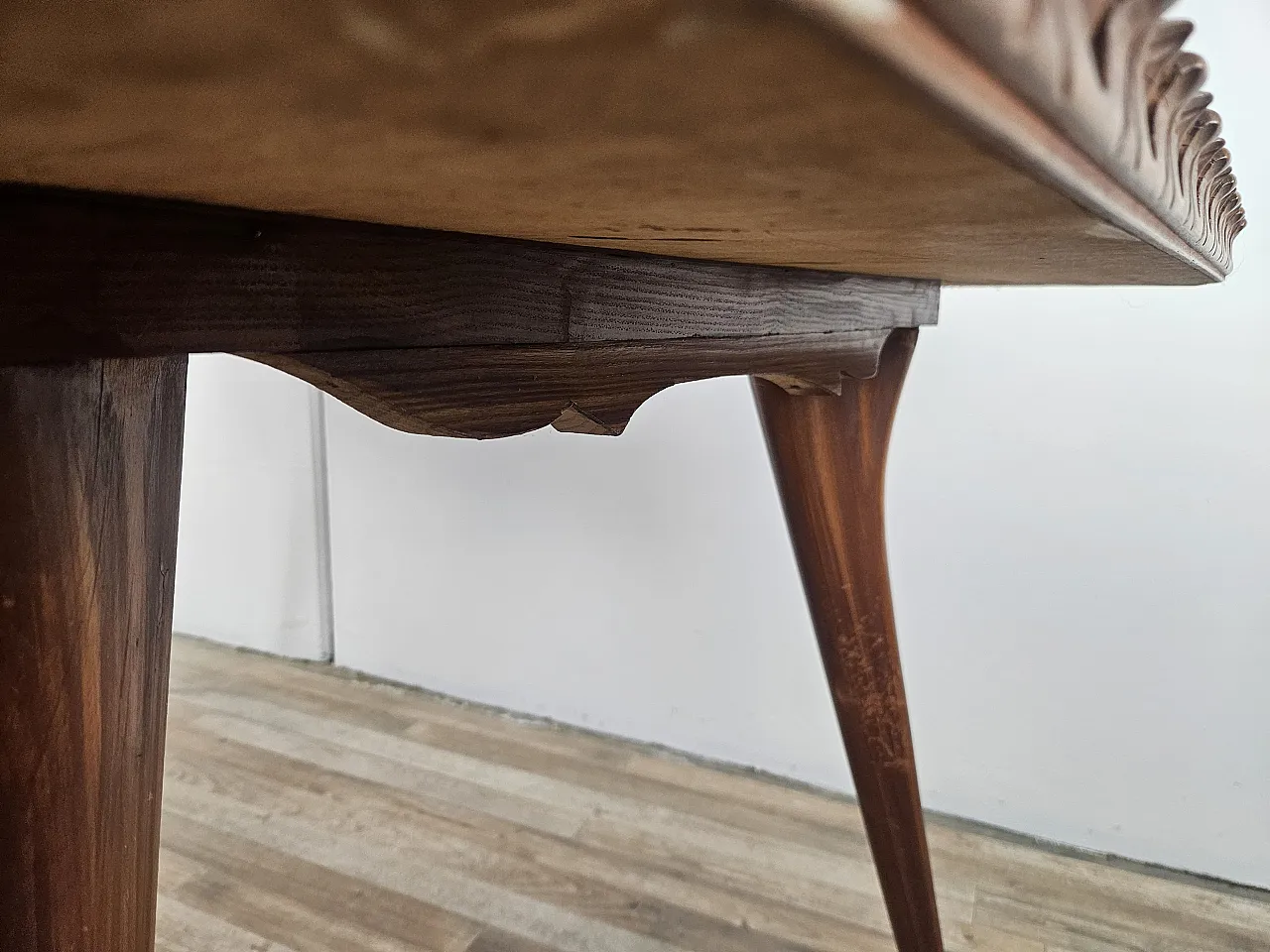 Table in carved wood with decorated green glass top, 60s 16